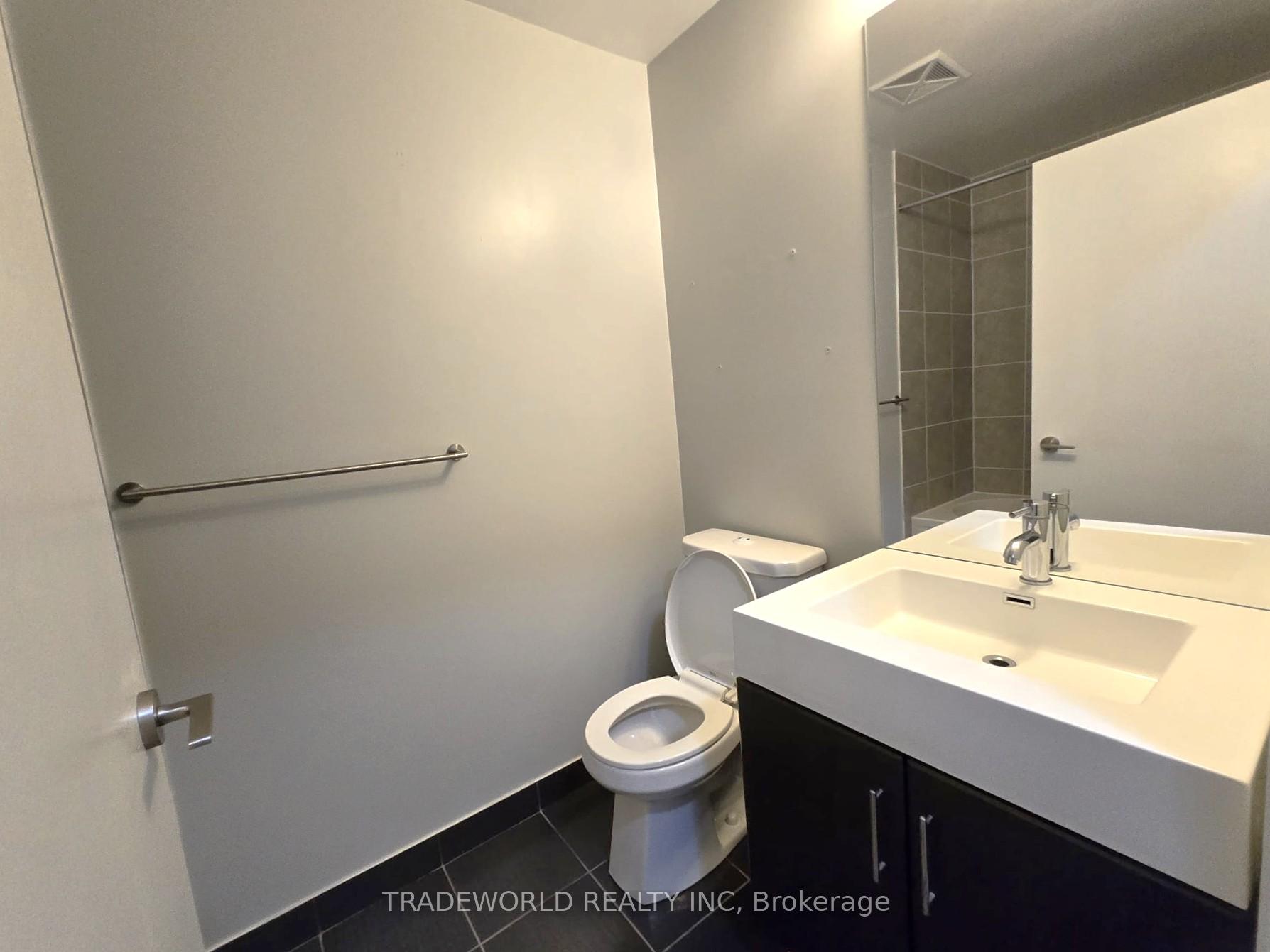 Photo 9 of Unit 1016, 35 Brian Peck Crescent, Toronto, Thorncliffe Park — HOMEH