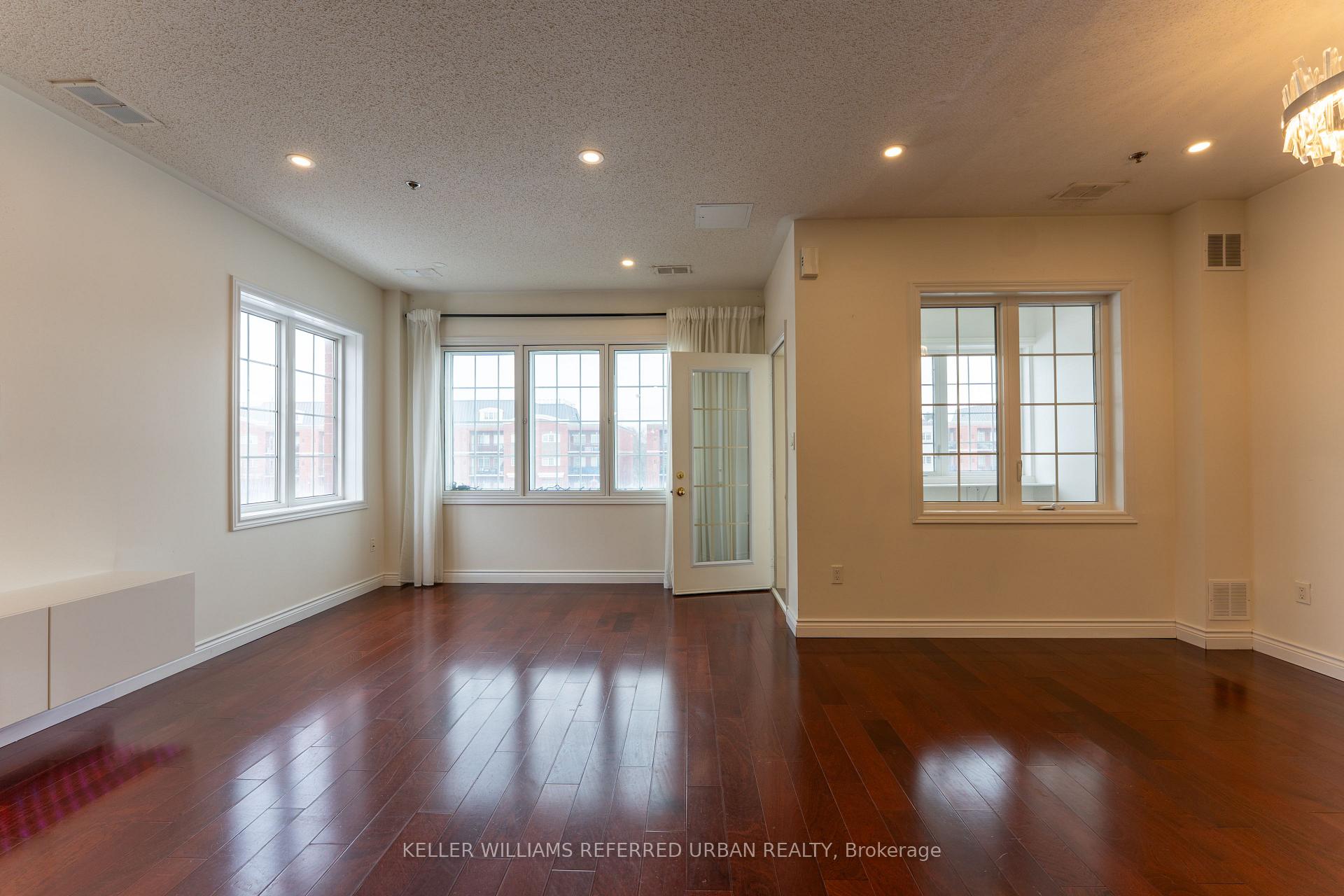 Photo 5 of Unit TH219, 9421 Jane Street, Vaughan, Maple — HOMEH