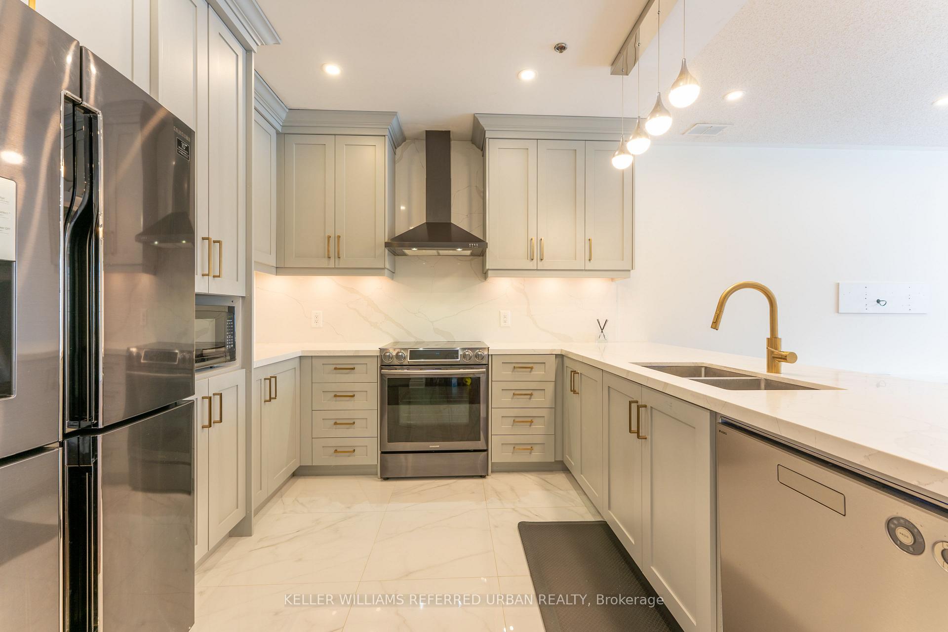 Photo 2 of Unit TH219, 9421 Jane Street, Vaughan, Maple — HOMEH