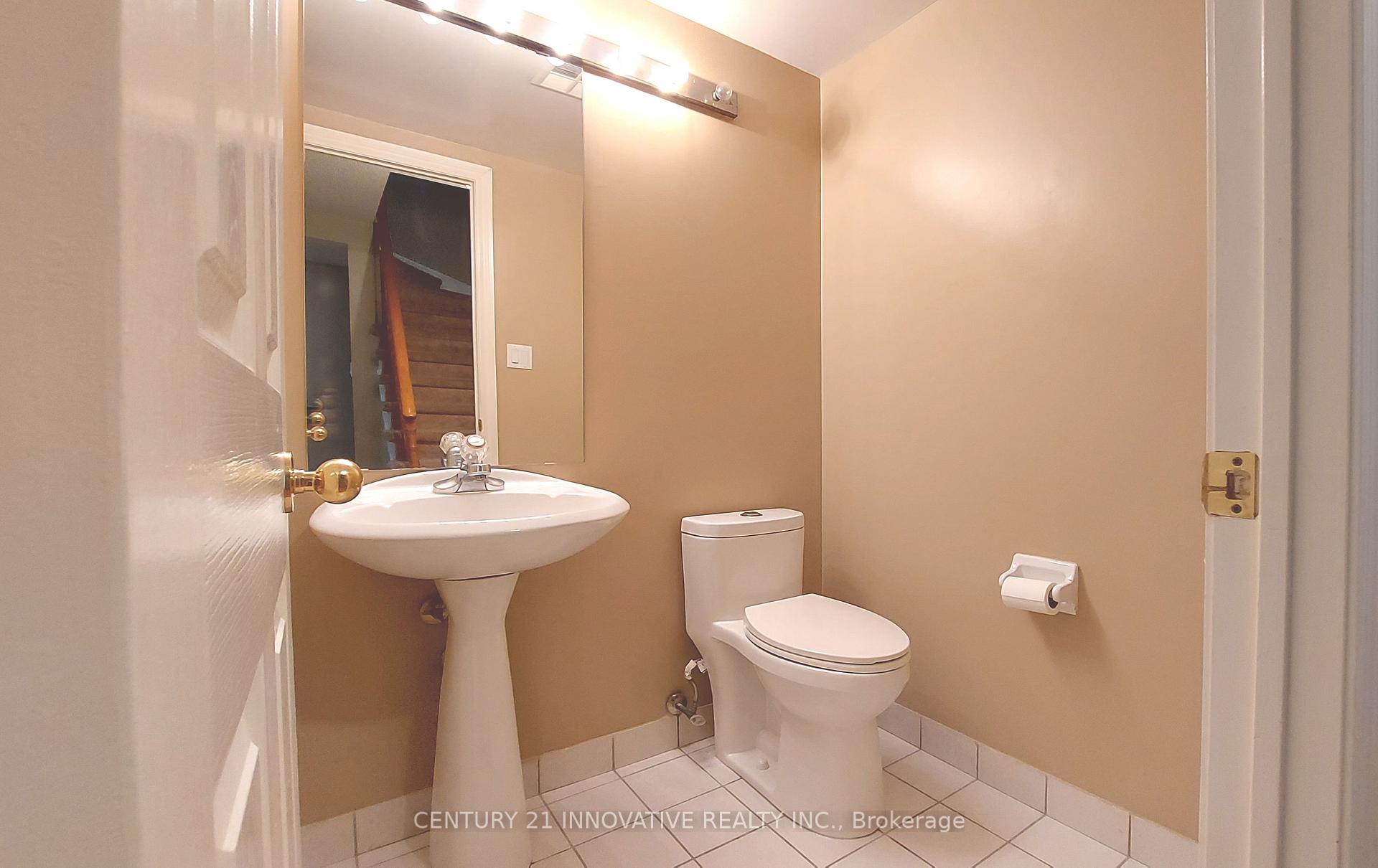 Photo 7 of Unit 3, 151 Townsgate Drive, Vaughan, Crestwood-Springfarm-Yorkhill — HOMEH
