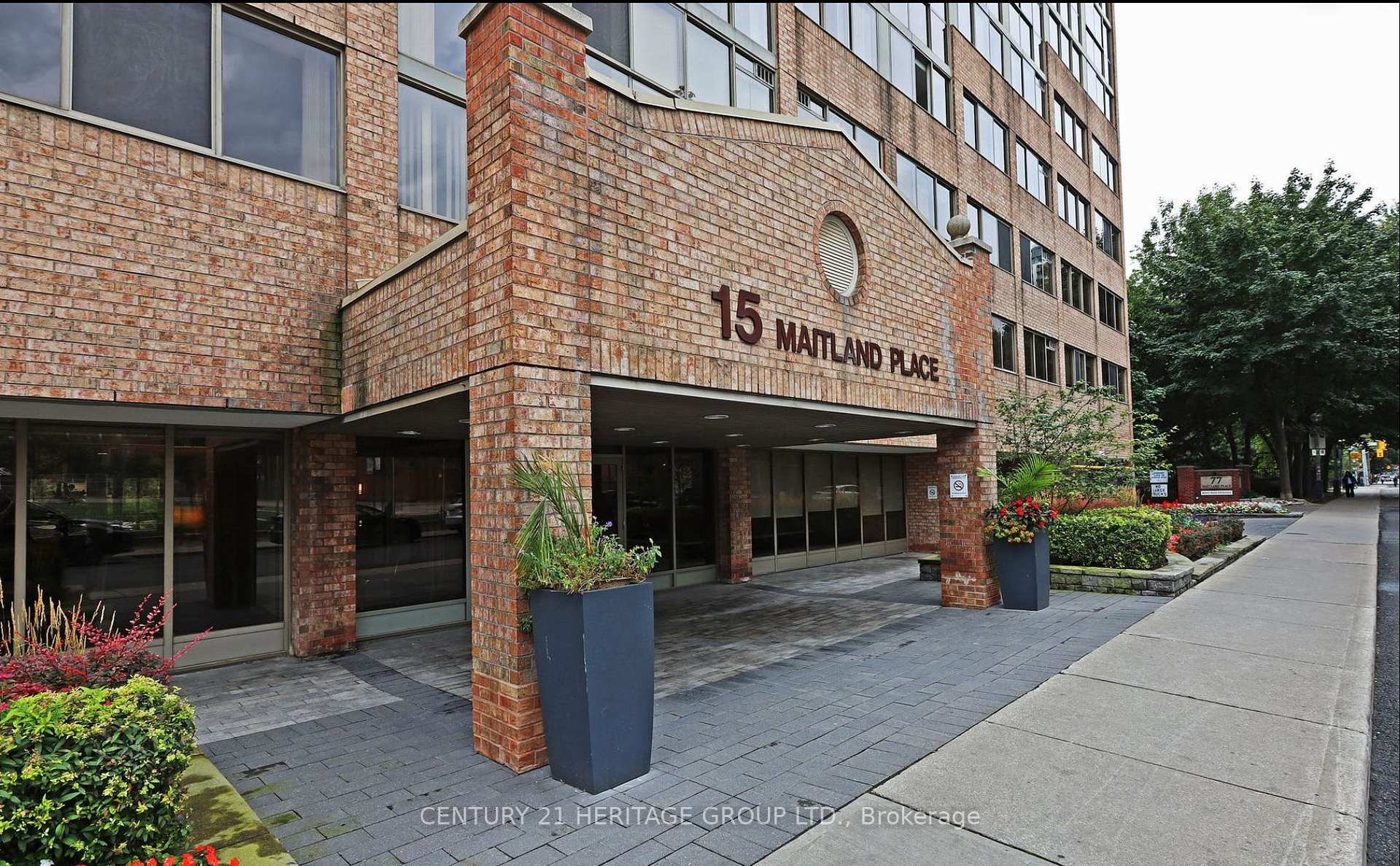 Photo 3 of Unit 1010, 15 Maitland Place, Toronto, Cabbagetown-South St. James Town — HOMEH