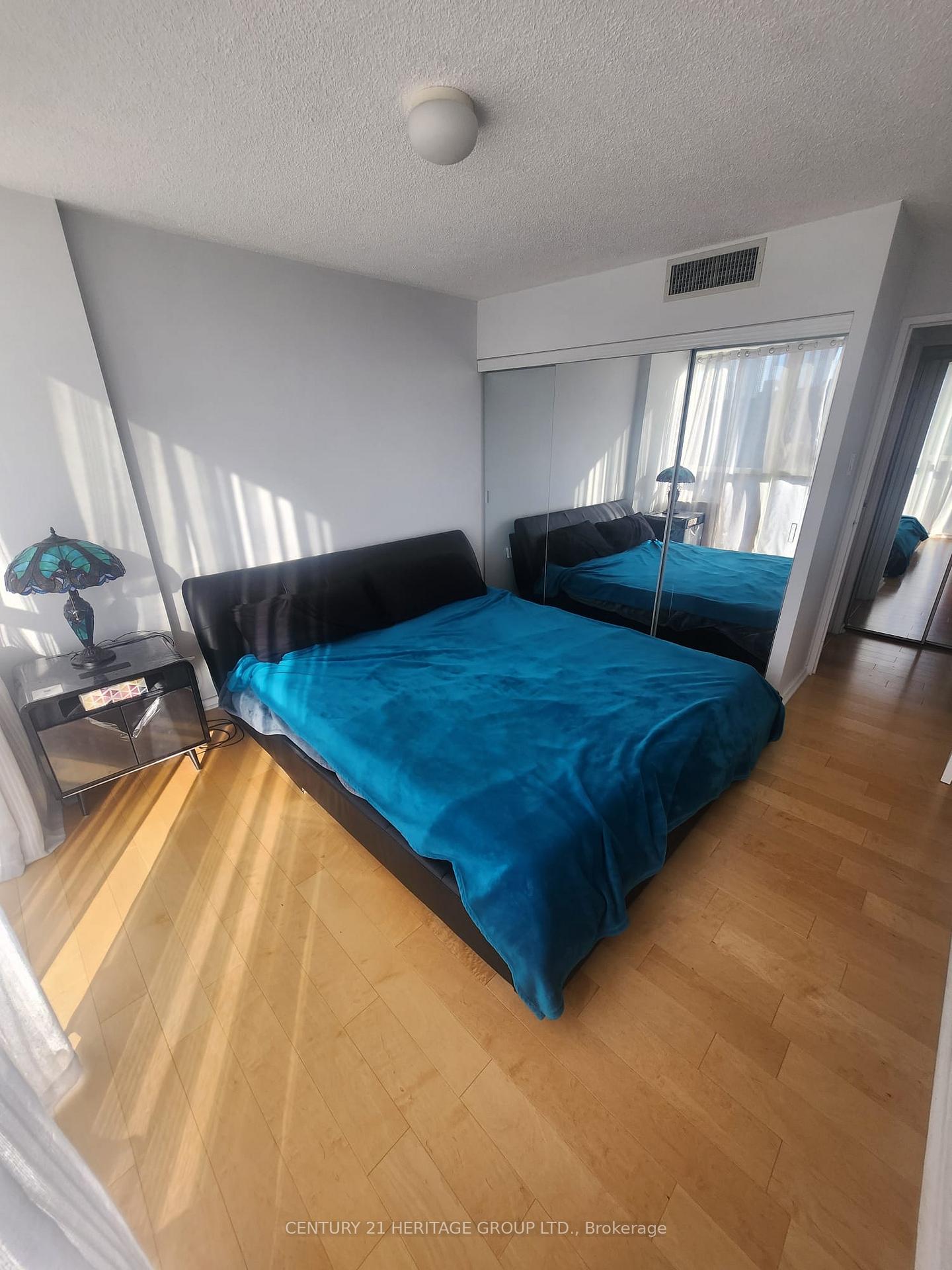Photo 4 of Unit 1010, 15 Maitland Place, Toronto, Cabbagetown-South St. James Town — HOMEH