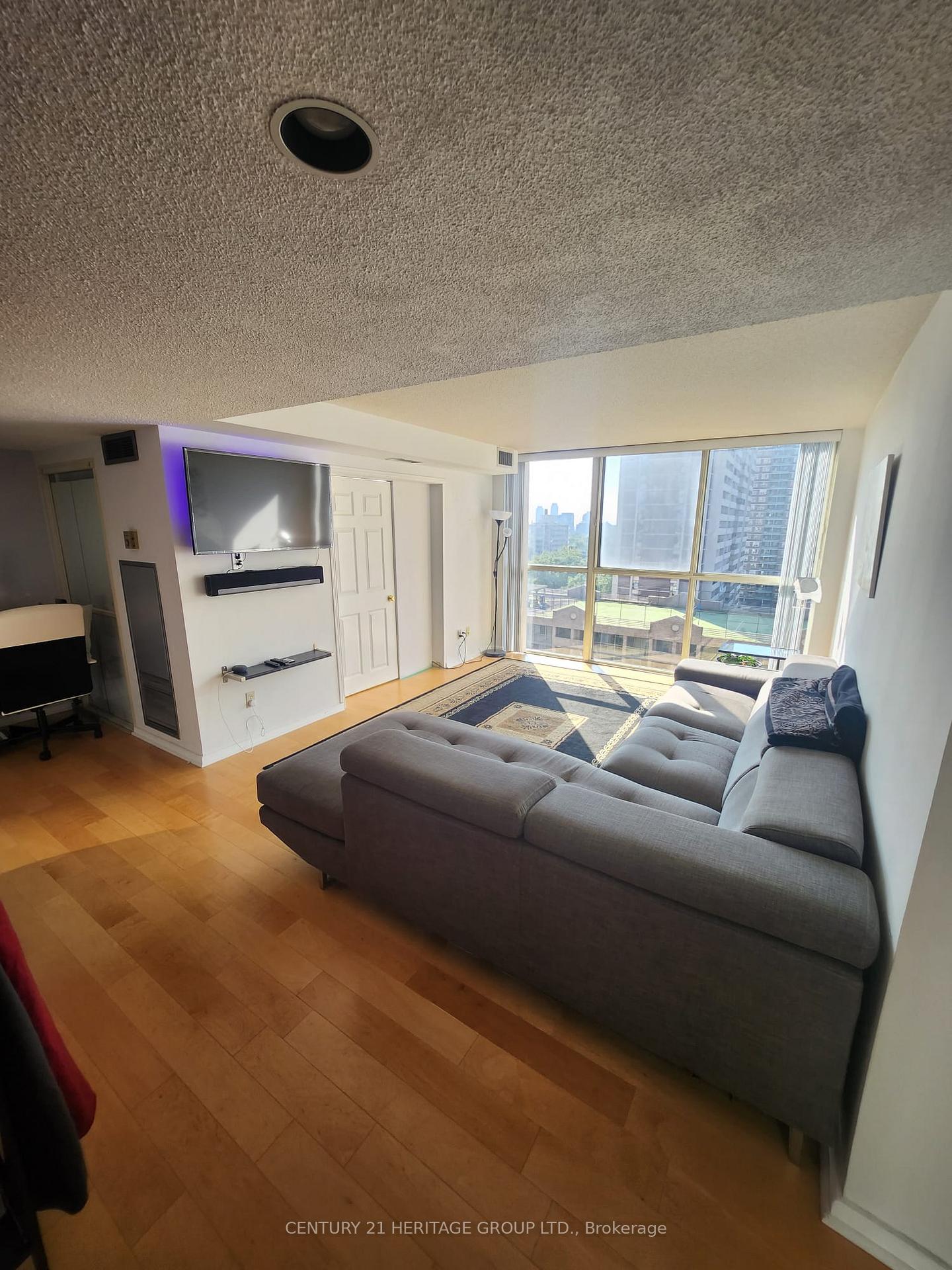 Photo 6 of Unit 1010, 15 Maitland Place, Toronto, Cabbagetown-South St. James Town — HOMEH