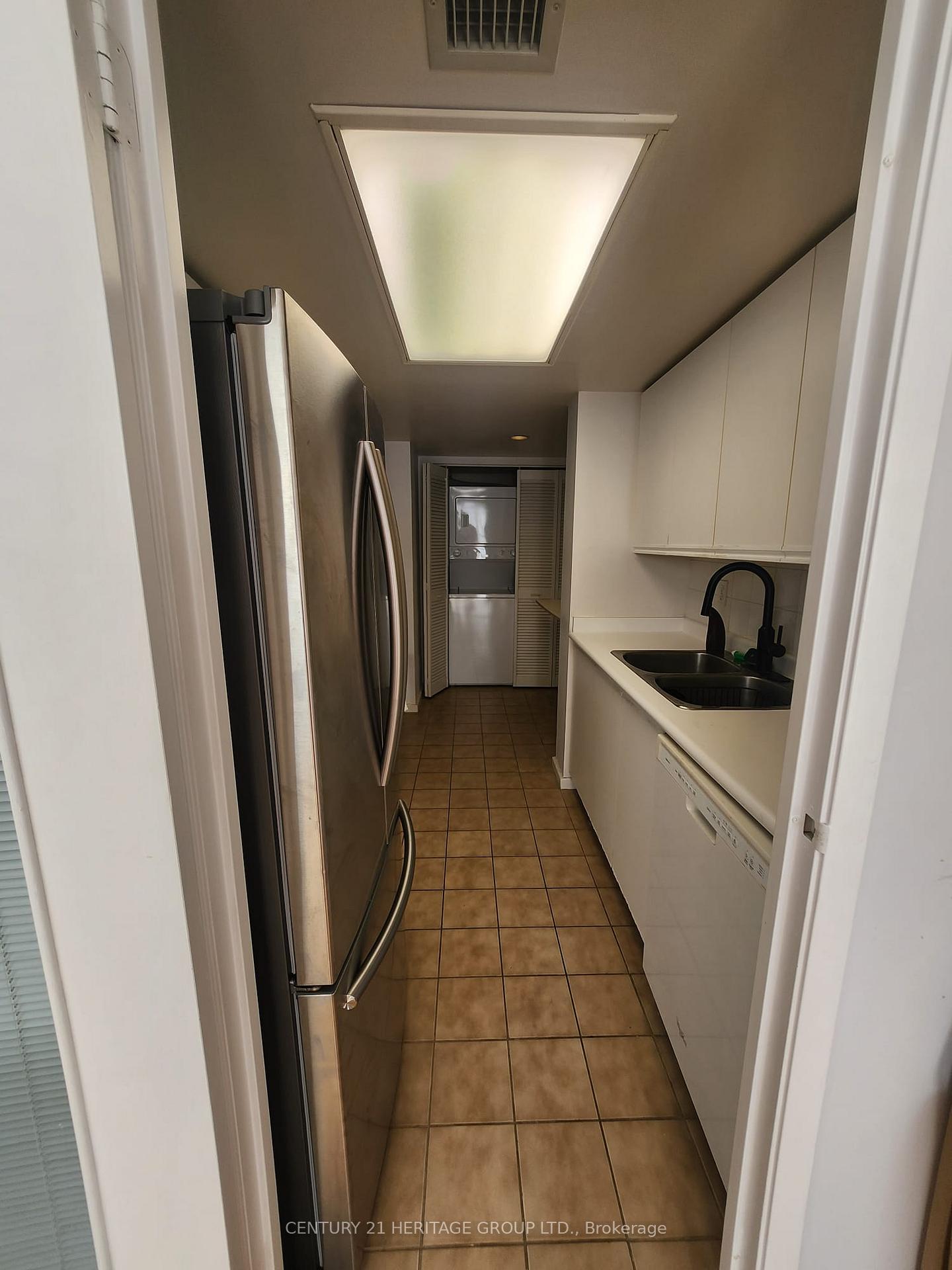 Photo 5 of Unit 1010, 15 Maitland Place, Toronto, Cabbagetown-South St. James Town — HOMEH