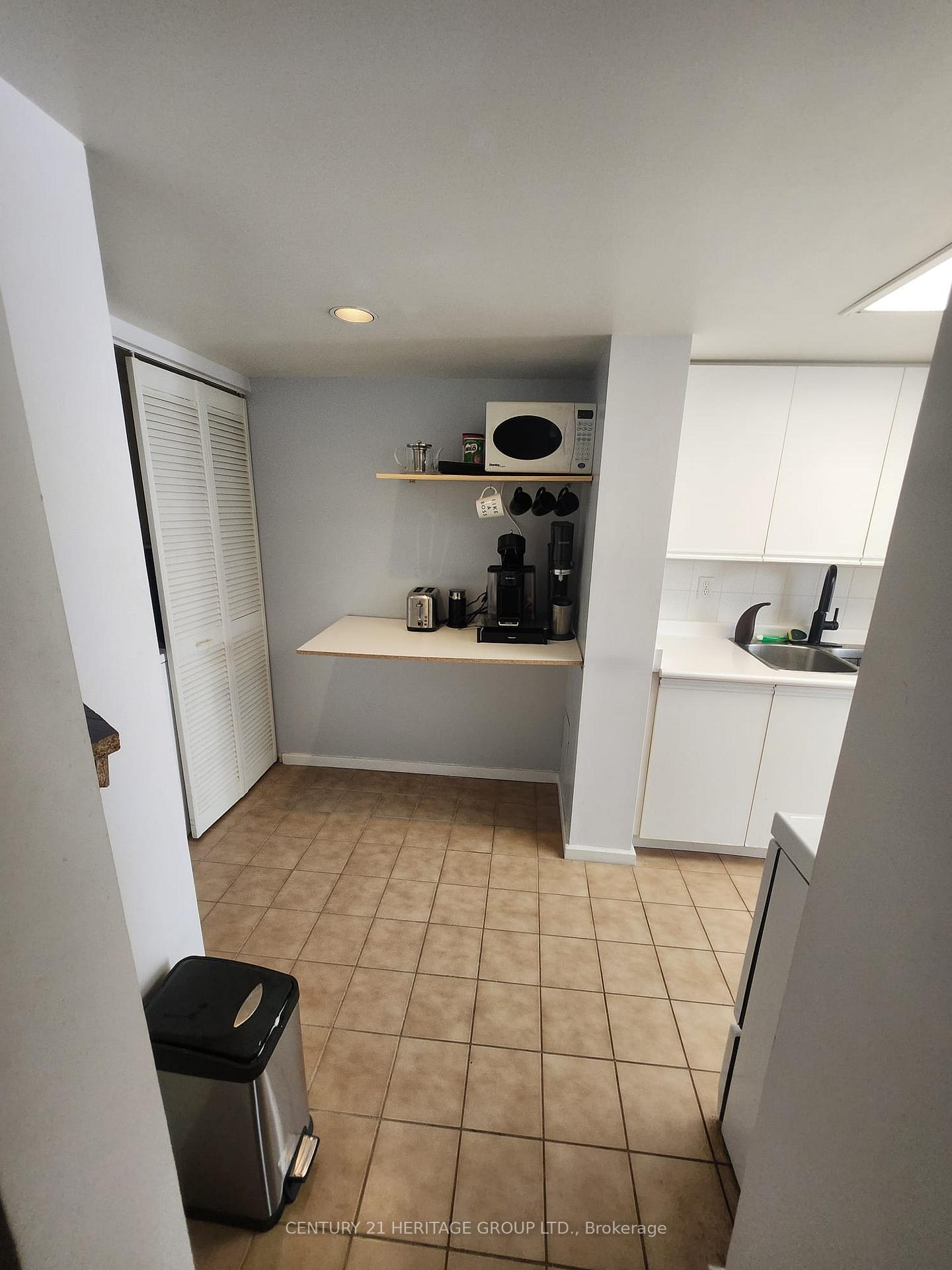 Photo 7 of Unit 1010, 15 Maitland Place, Toronto, Cabbagetown-South St. James Town — HOMEH