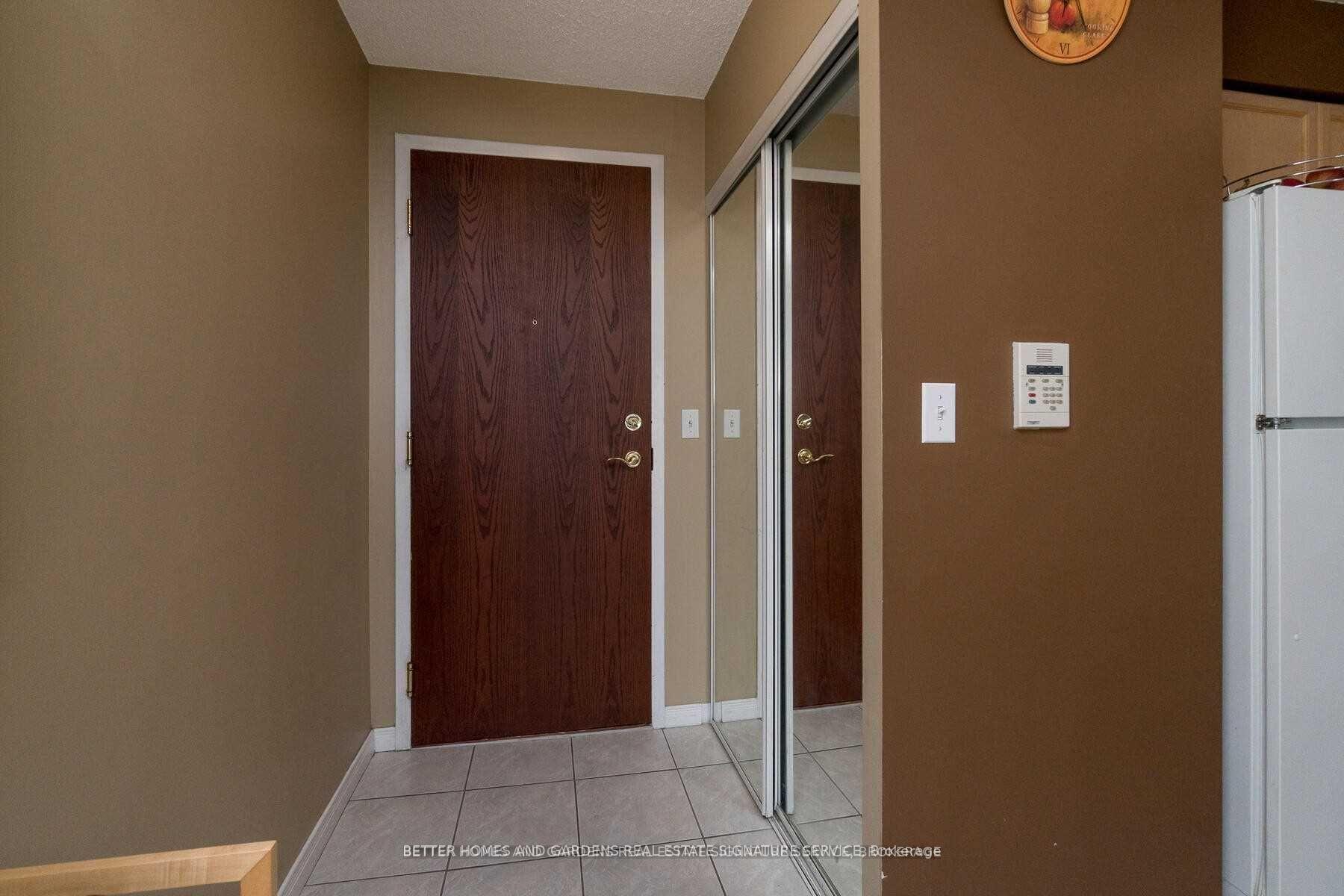 Photo 4 of Unit 504, 2585 Erin Centre Boulevard, Mississauga, Central Erin Mills — HOMEH