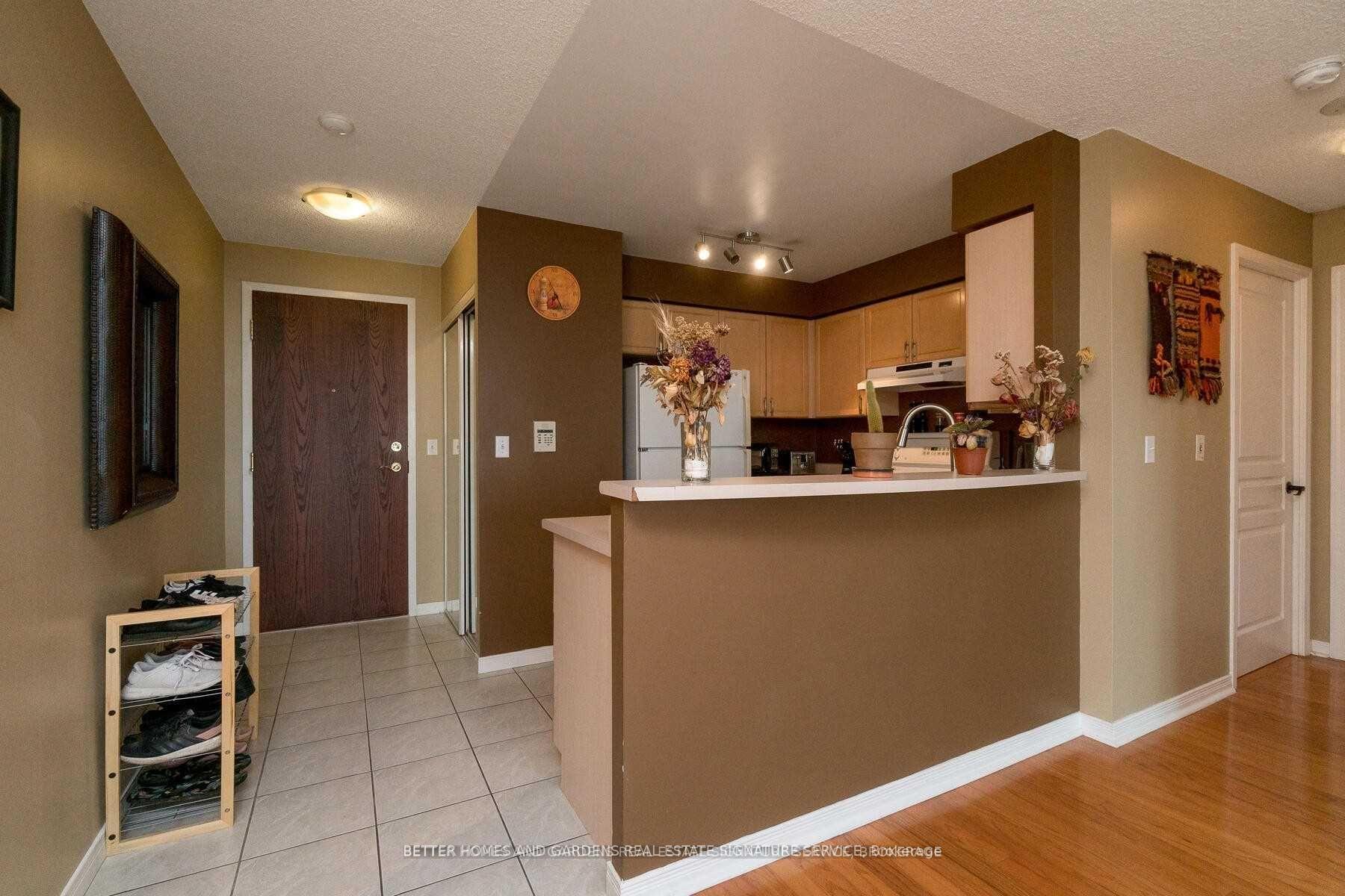 Photo 9 of Unit 504, 2585 Erin Centre Boulevard, Mississauga, Central Erin Mills — HOMEH