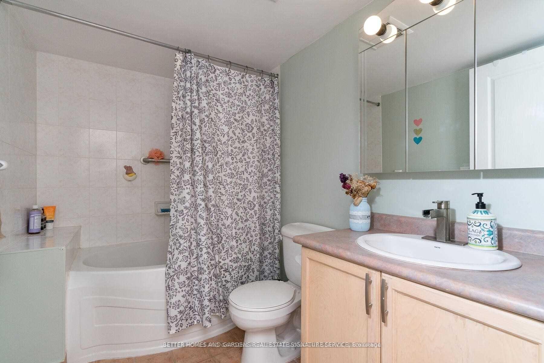 Photo 10 of Unit 504, 2585 Erin Centre Boulevard, Mississauga, Central Erin Mills — HOMEH