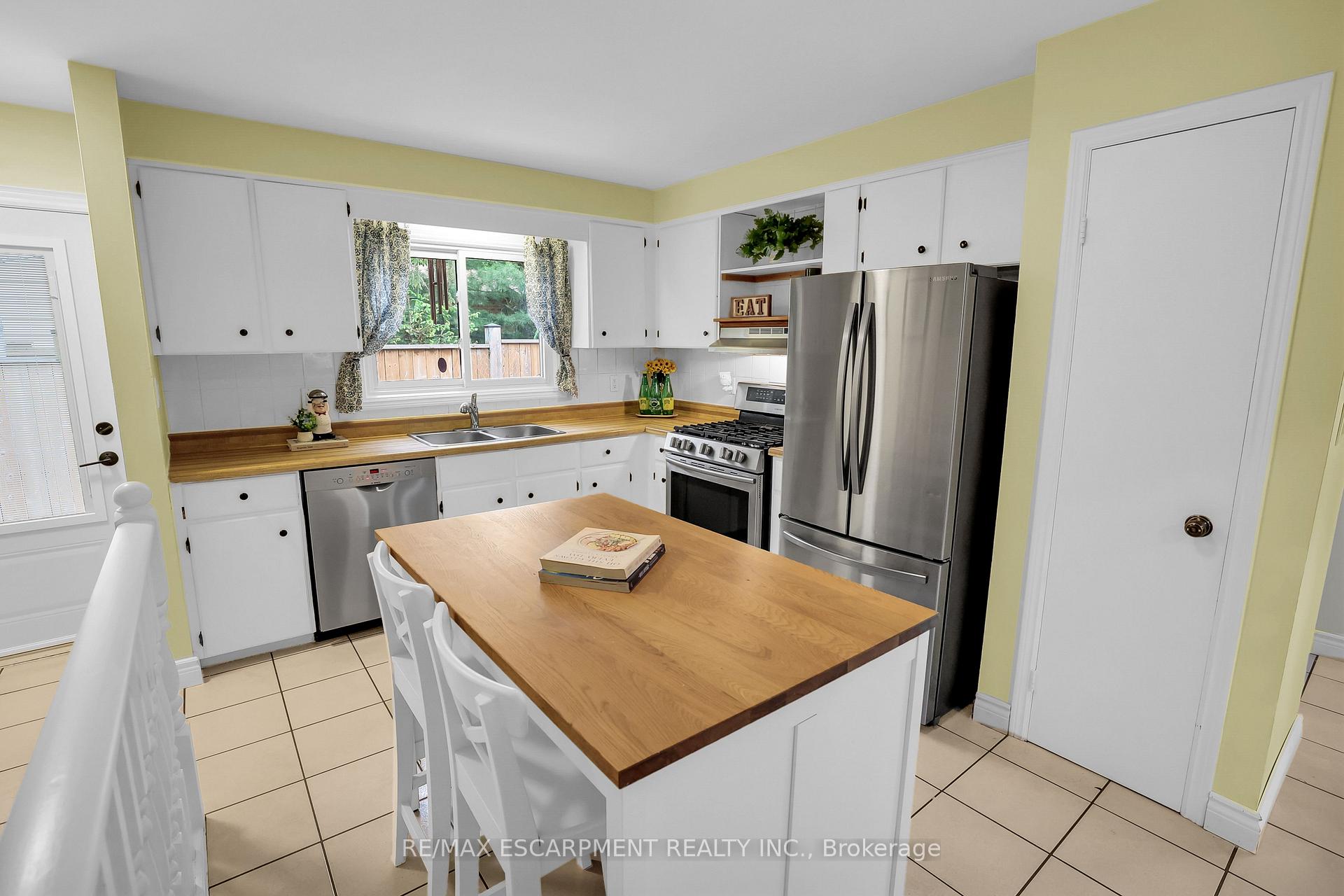 Photo 9 of 47 Sandra Crescent, Grimsby, Grimsby East — HOMEH