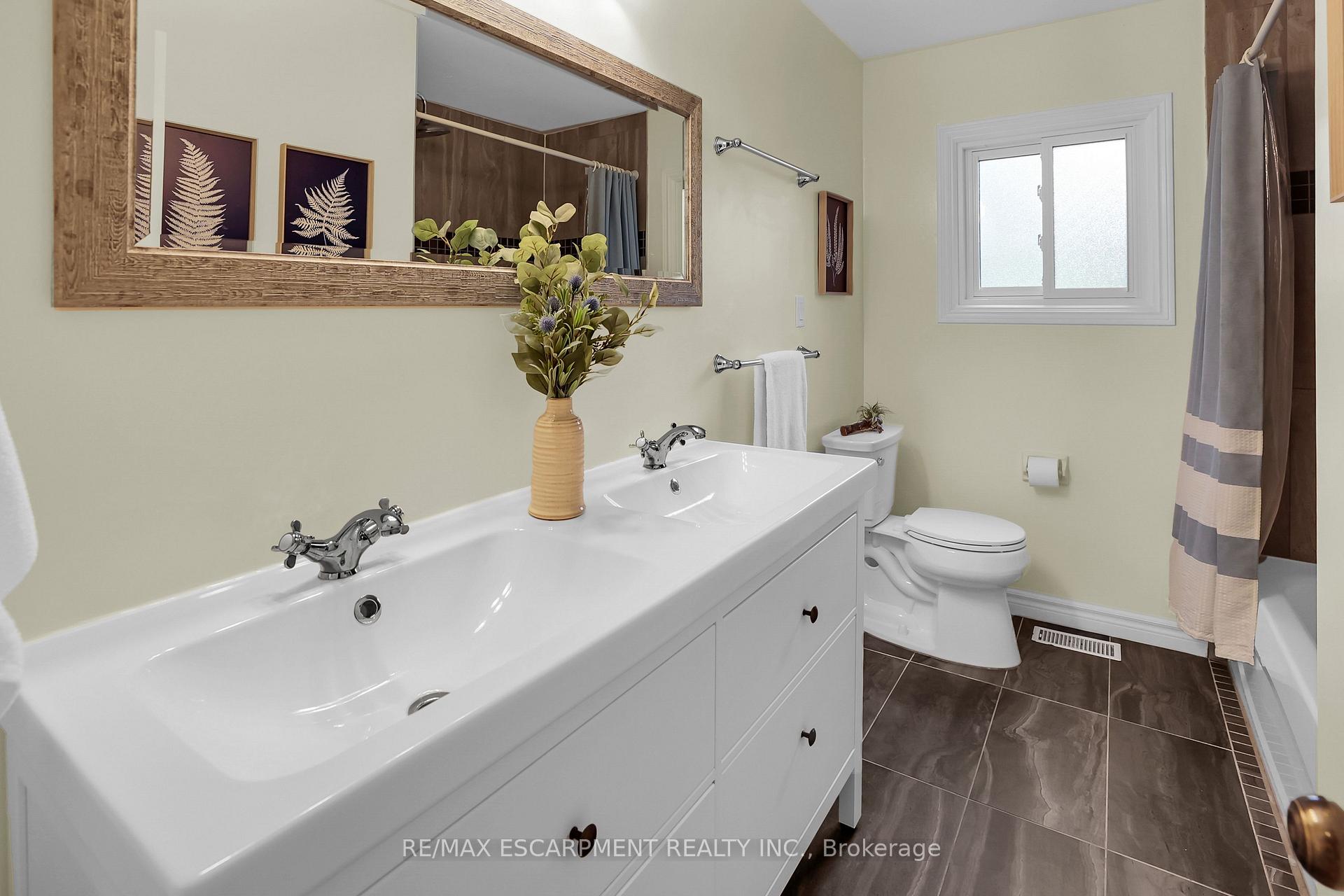 Photo 22 of 47 Sandra Crescent, Grimsby, Grimsby East — HOMEH