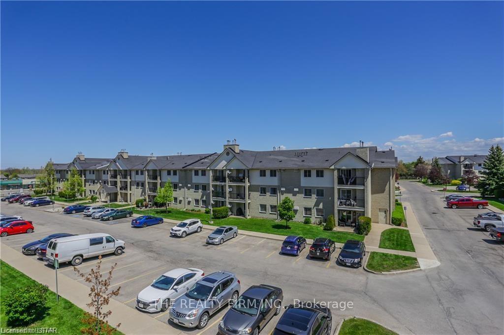 Photo 15 of Unit 310, 735 Deveron Crescent, London, South T — HOMEH