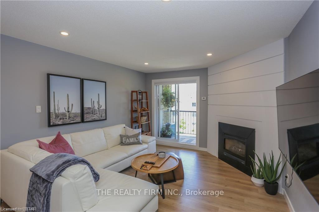 Photo 19 of Unit 310, 735 Deveron Crescent, London, South T — HOMEH