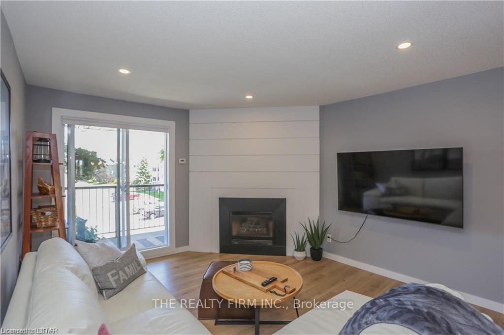 Photo 11 of Unit 310, 735 Deveron Crescent, London, South T — HOMEH