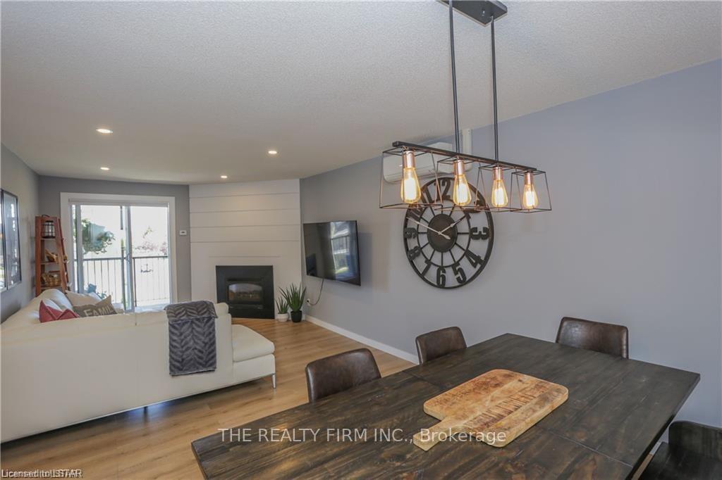 Photo 4 of Unit 310, 735 Deveron Crescent, London, South T — HOMEH