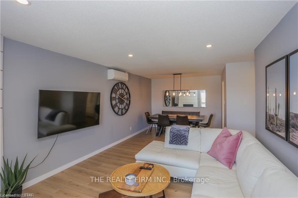 Photo 3 of Unit 310, 735 Deveron Crescent, London, South T — HOMEH