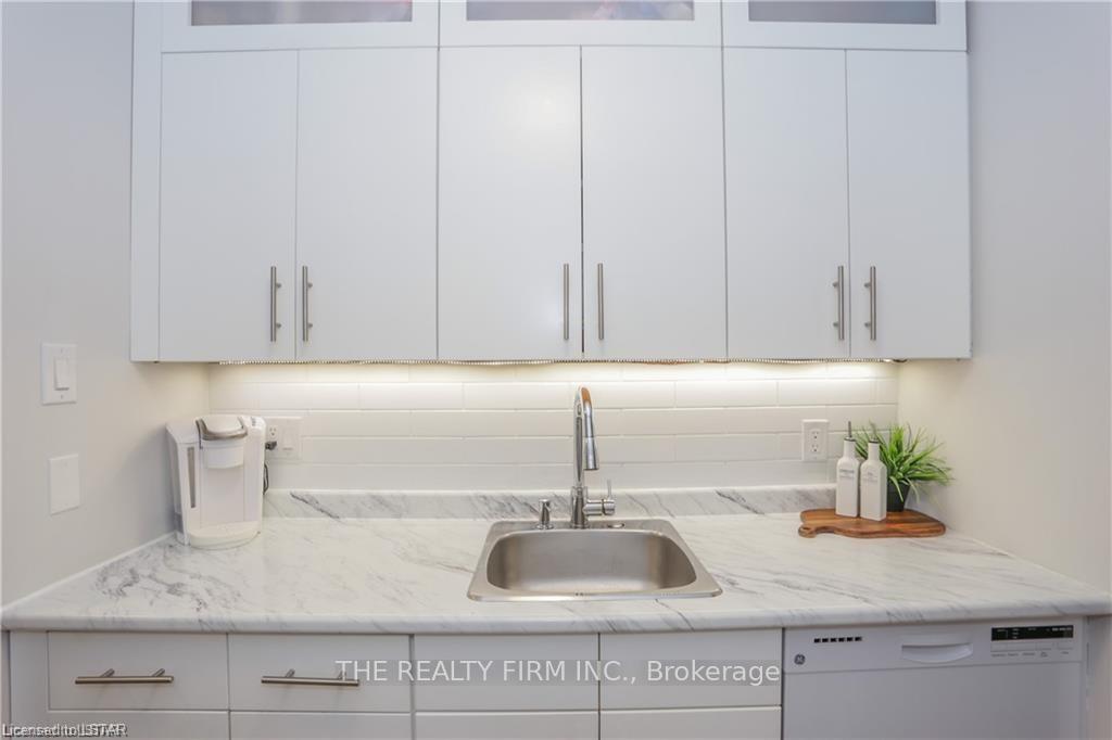 Photo 8 of Unit 310, 735 Deveron Crescent, London, South T — HOMEH