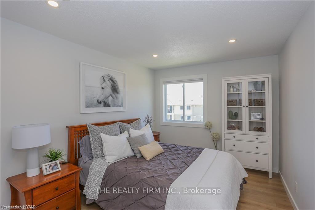 Photo 20 of Unit 310, 735 Deveron Crescent, London, South T — HOMEH