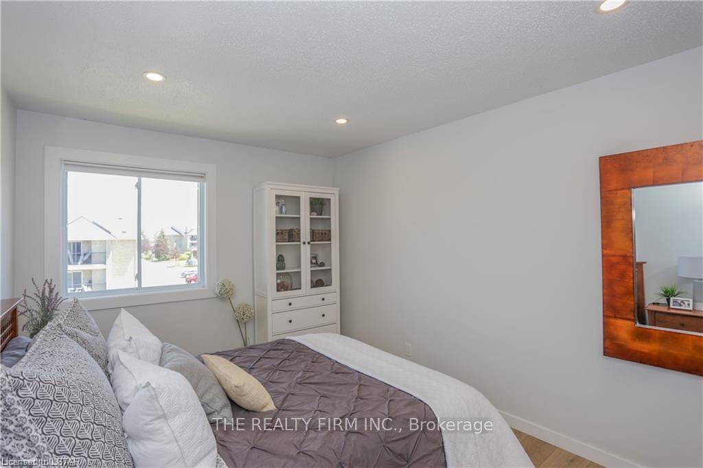Photo 18 of Unit 310, 735 Deveron Crescent, London, South T — HOMEH