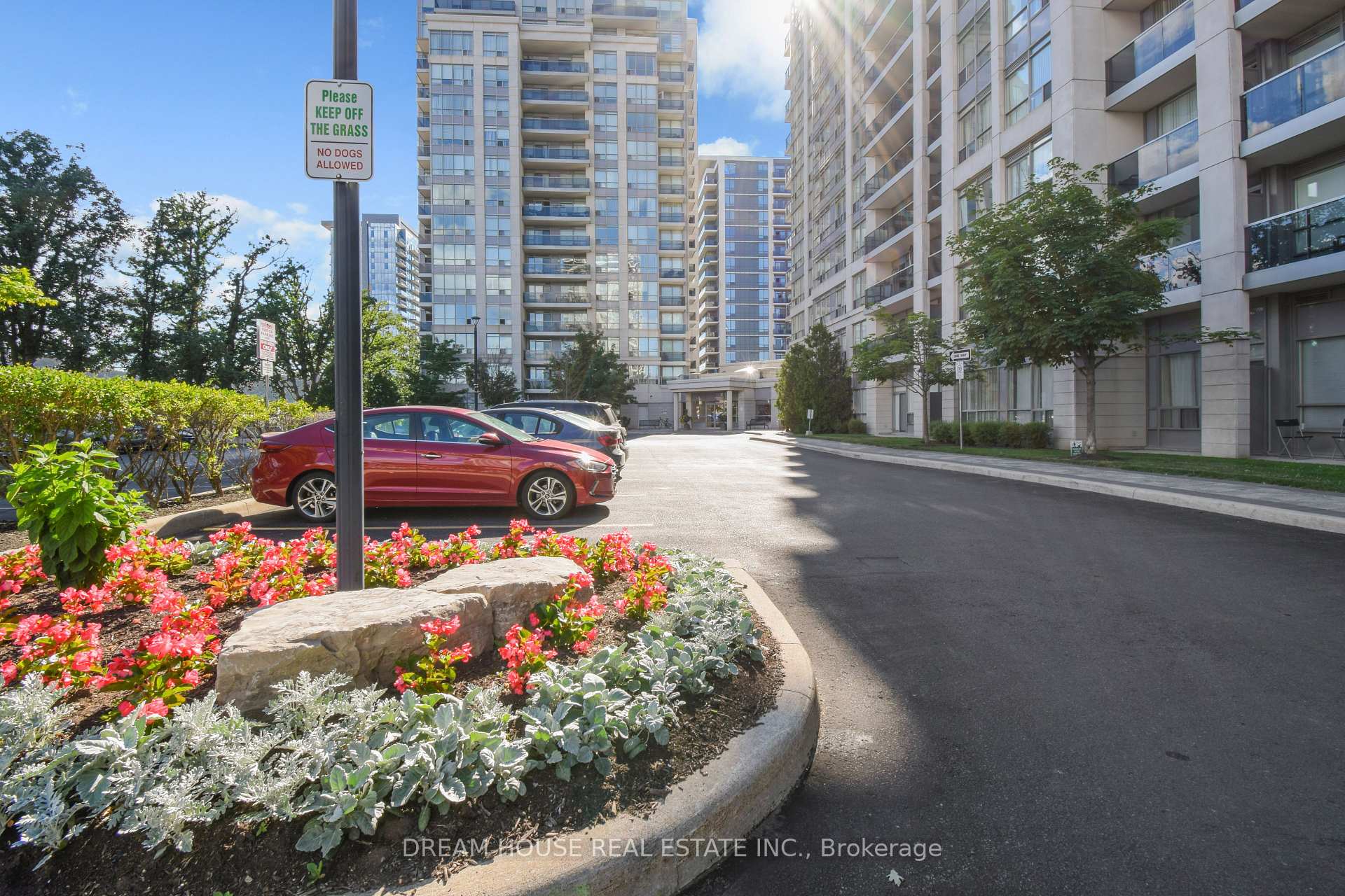 Photo 24 of Unit 114, 50 Disera Drive, Vaughan, Beverley Glen — HOMEH