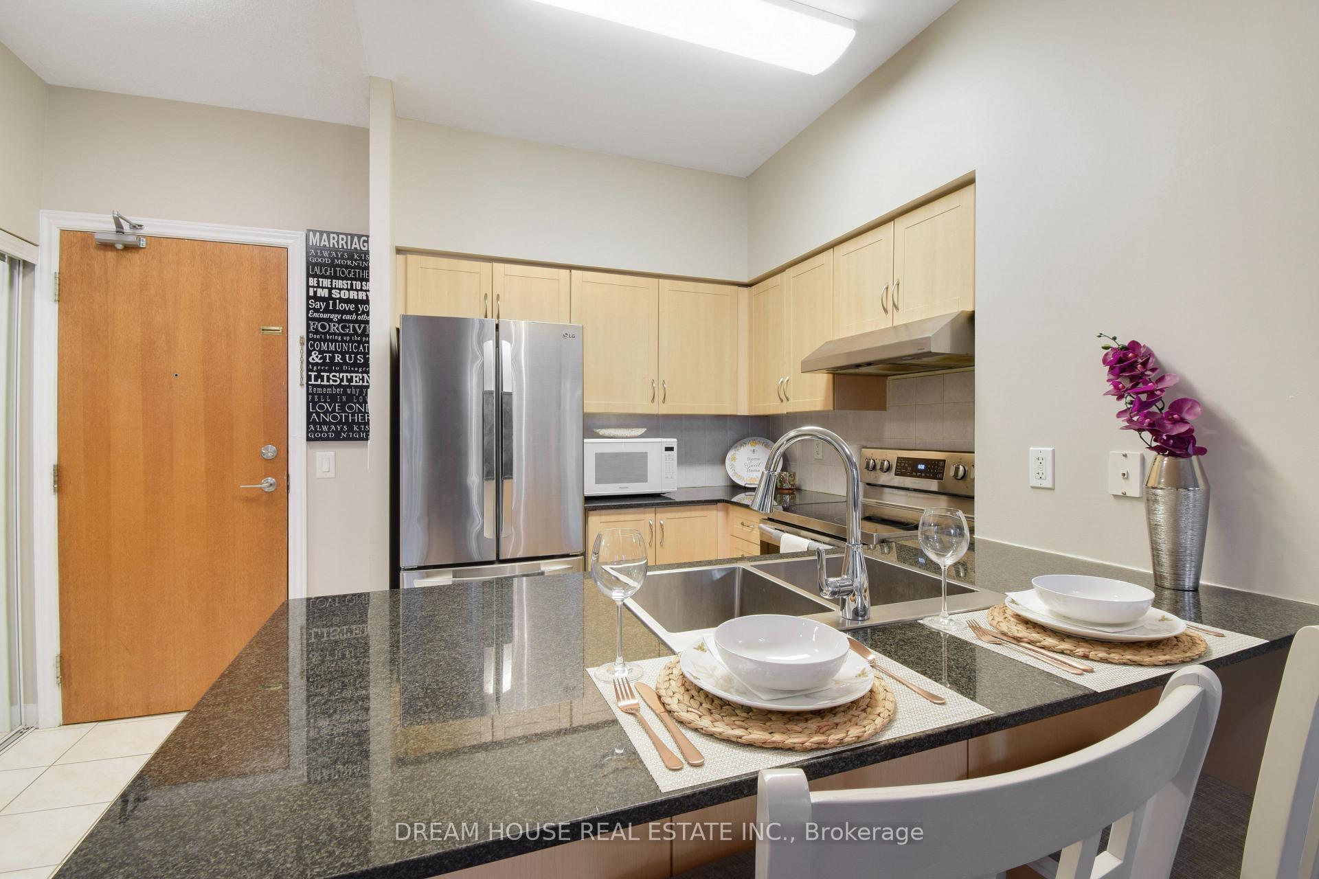Photo 10 of Unit 114, 50 Disera Drive, Vaughan, Beverley Glen — HOMEH