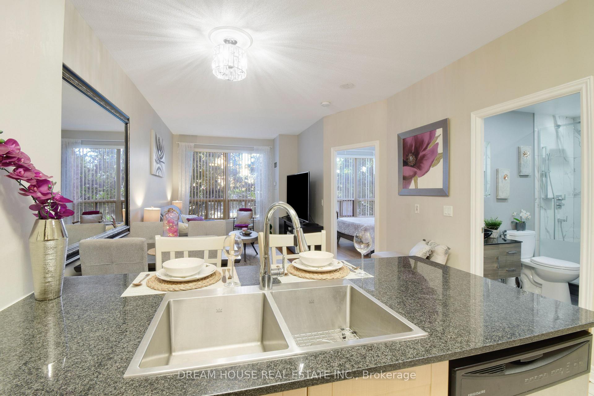 Photo 11 of Unit 114, 50 Disera Drive, Vaughan, Beverley Glen — HOMEH