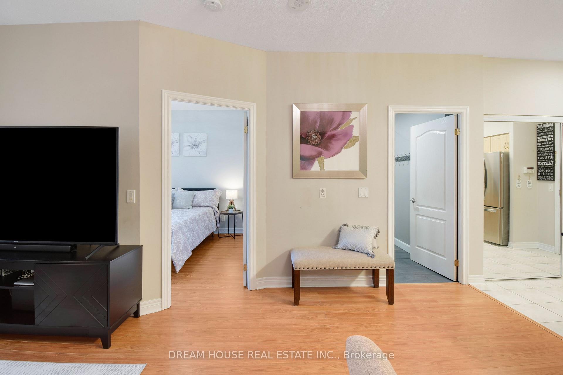 Photo 6 of Unit 114, 50 Disera Drive, Vaughan, Beverley Glen — HOMEH