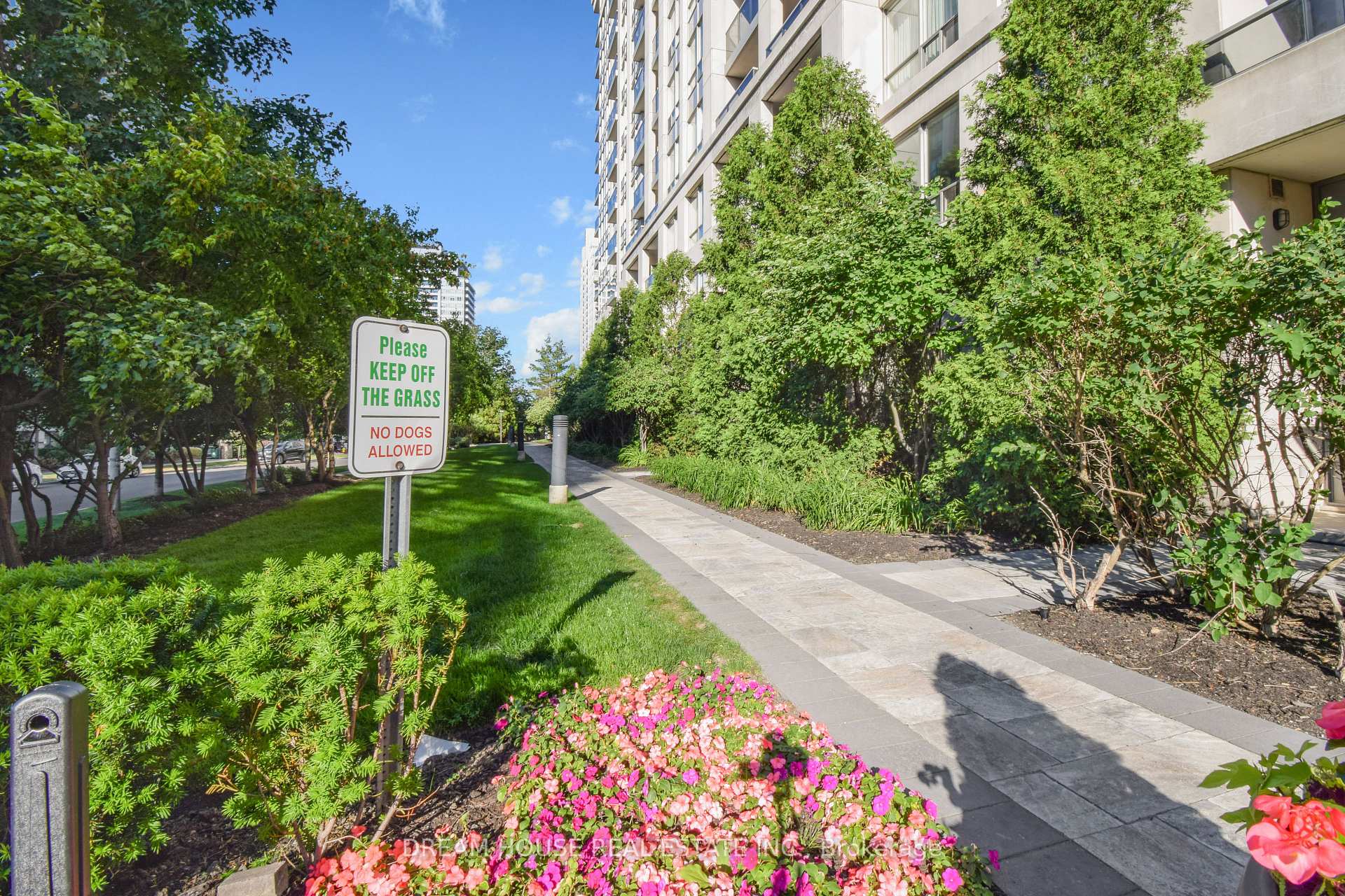 Photo 18 of Unit 114, 50 Disera Drive, Vaughan, Beverley Glen — HOMEH