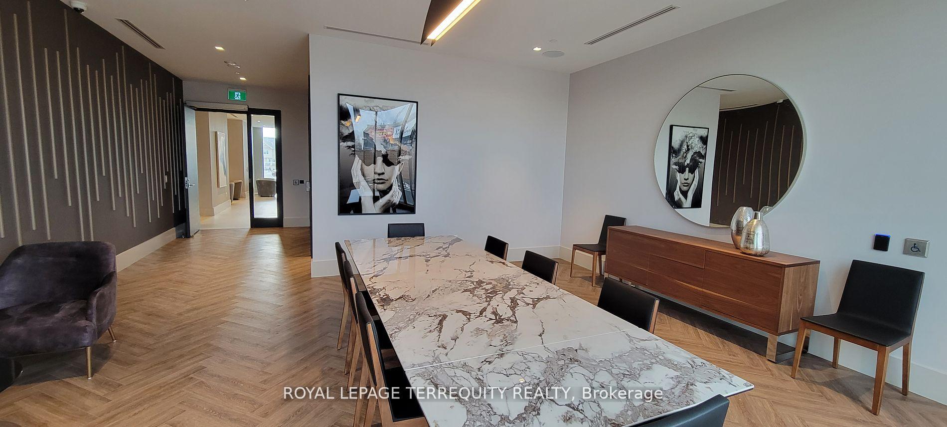 Front of Unit 1604, 2545 Simcoe Street N