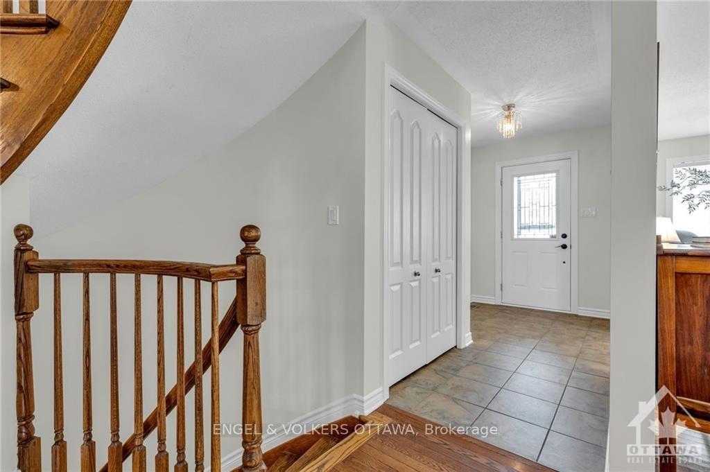 Photo 2 of 661 Netley Circle, Ottawa, Blossom Park/Kemp Park/Findlay Creek — HOMEH