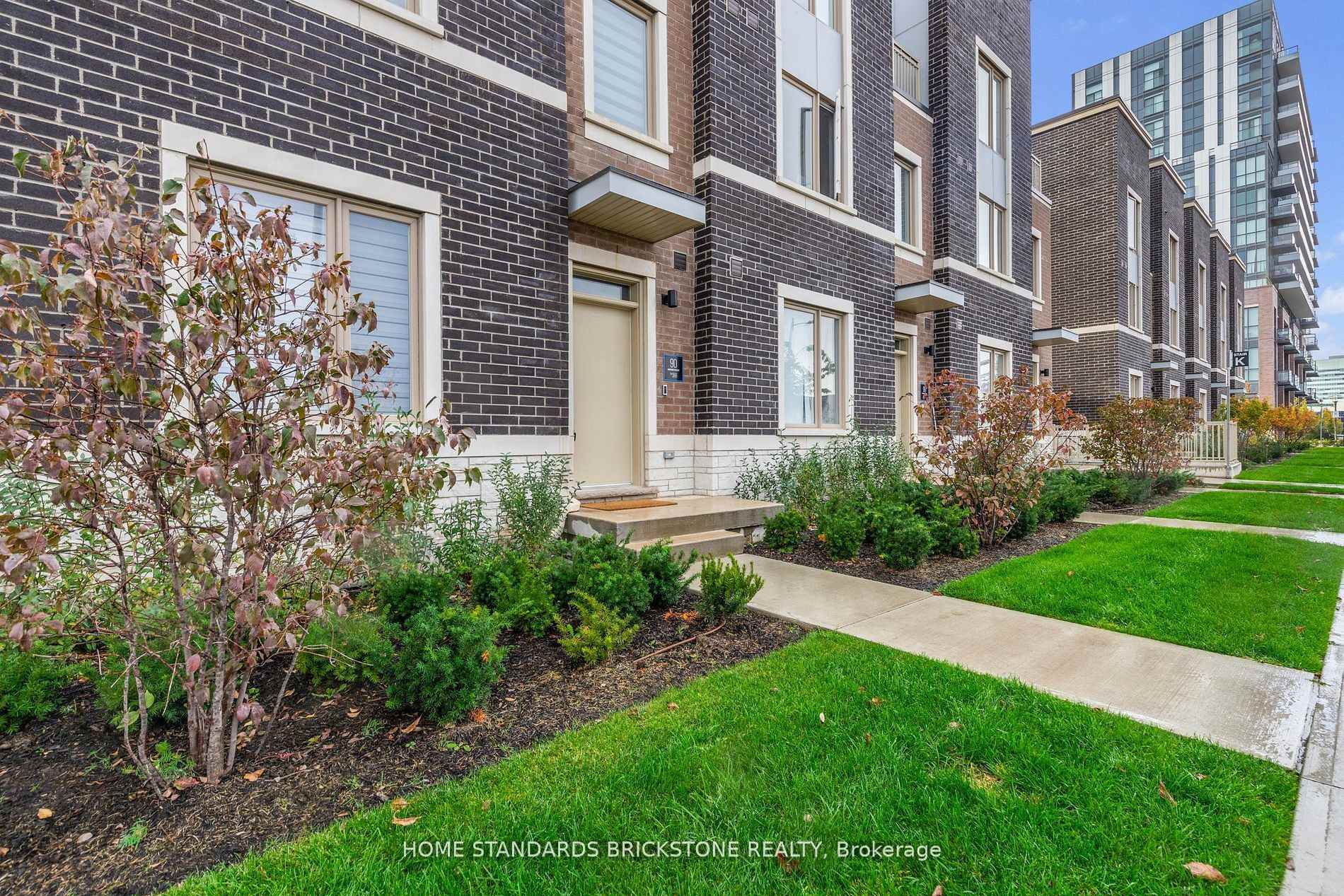 Photo 10 of Unit 366, 90 Honeycrisp Crescent, Vaughan, Vaughan Corporate Centre — HOMEH