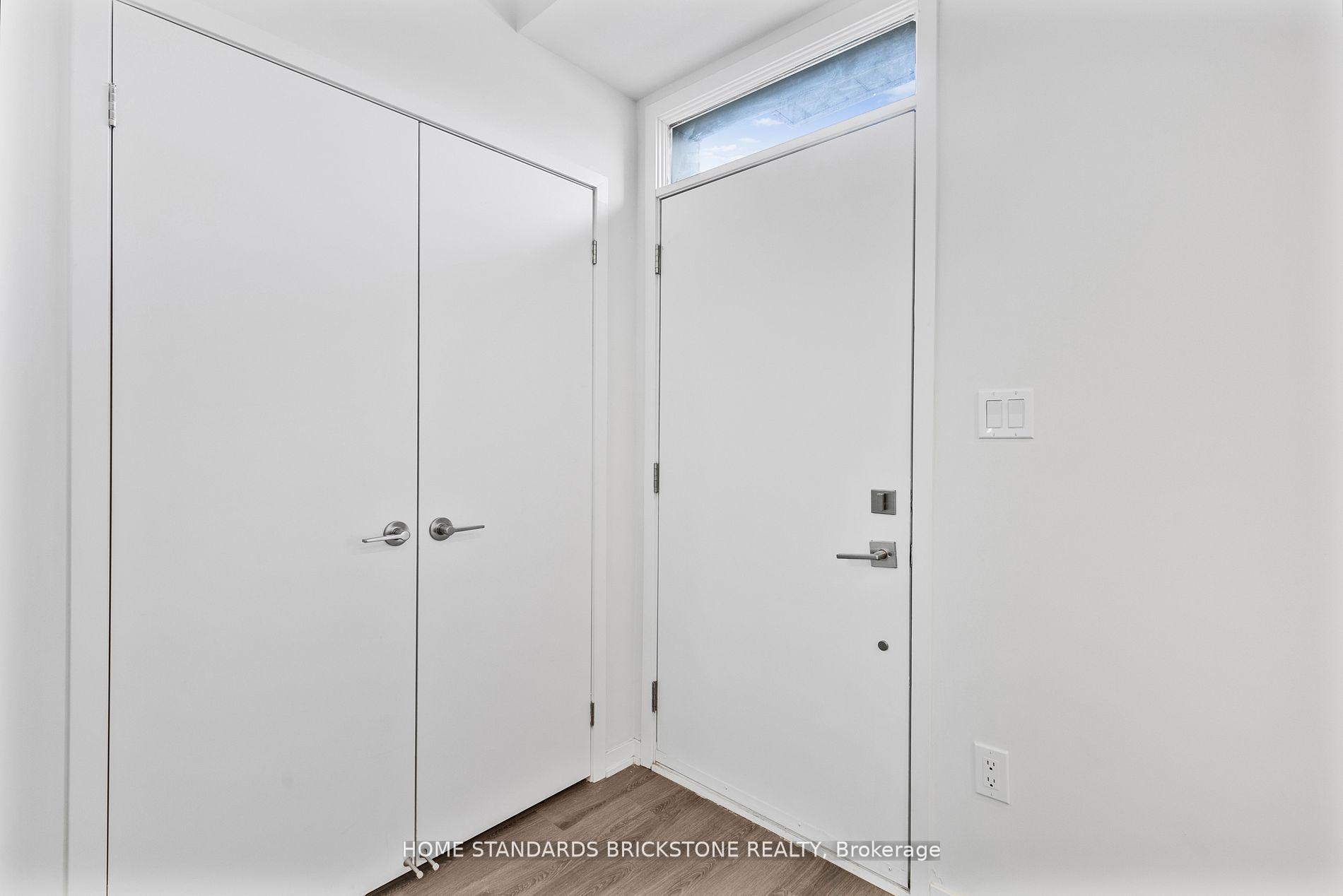 Photo 3 of Unit 366, 90 Honeycrisp Crescent, Vaughan, Vaughan Corporate Centre — HOMEH