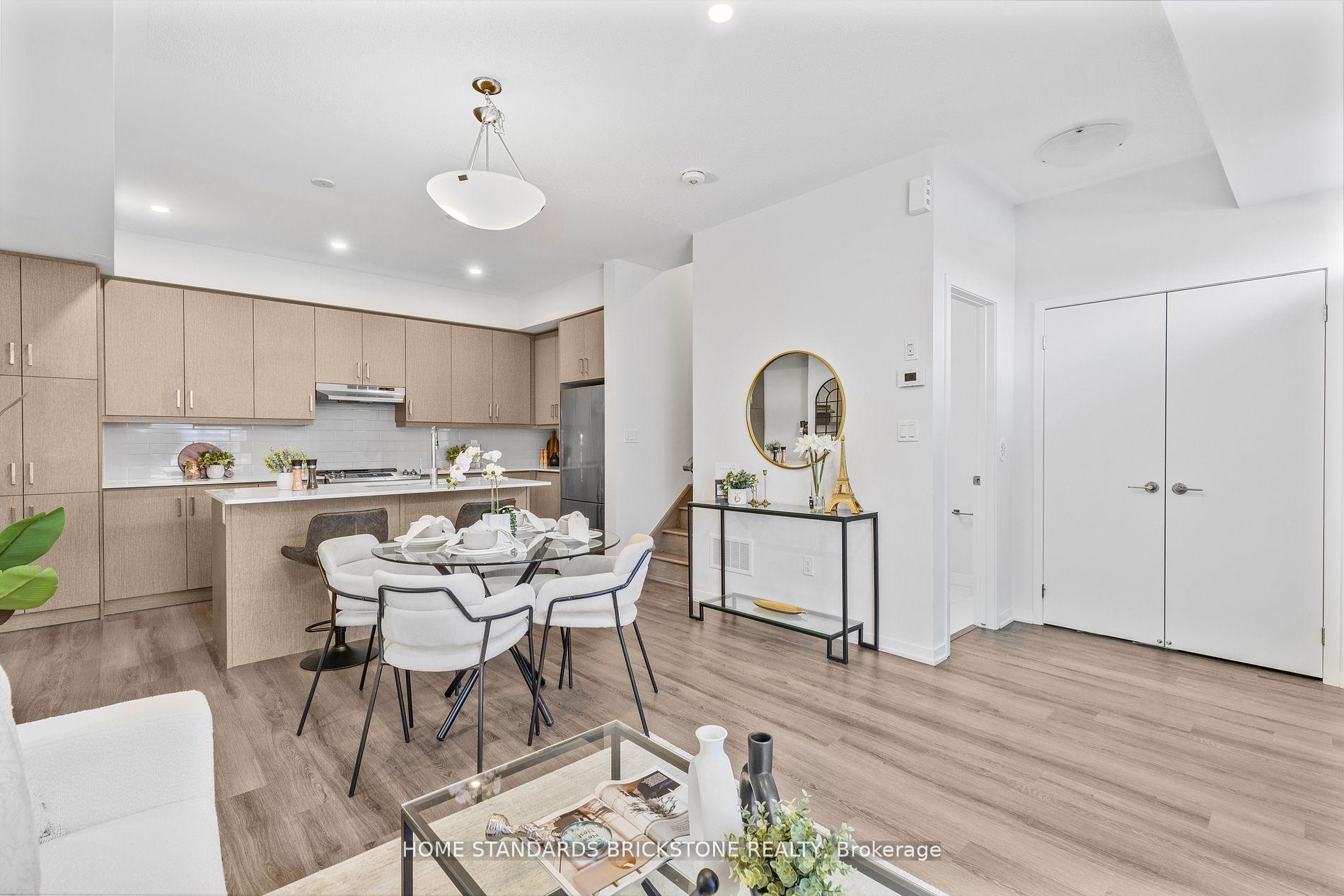 Photo 15 of Unit 366, 90 Honeycrisp Crescent, Vaughan, Vaughan Corporate Centre — HOMEH