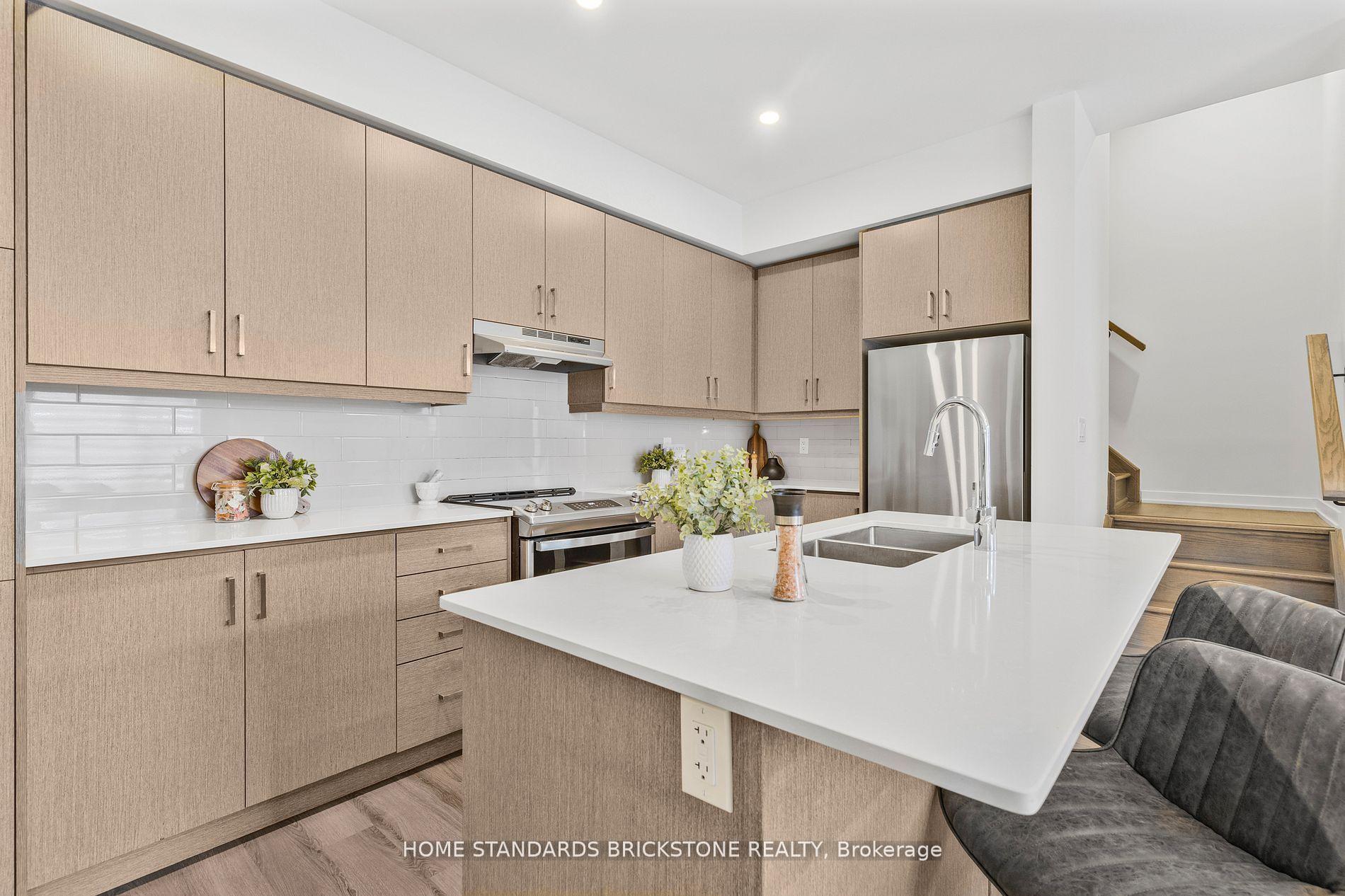 Photo 14 of Unit 366, 90 Honeycrisp Crescent, Vaughan, Vaughan Corporate Centre — HOMEH