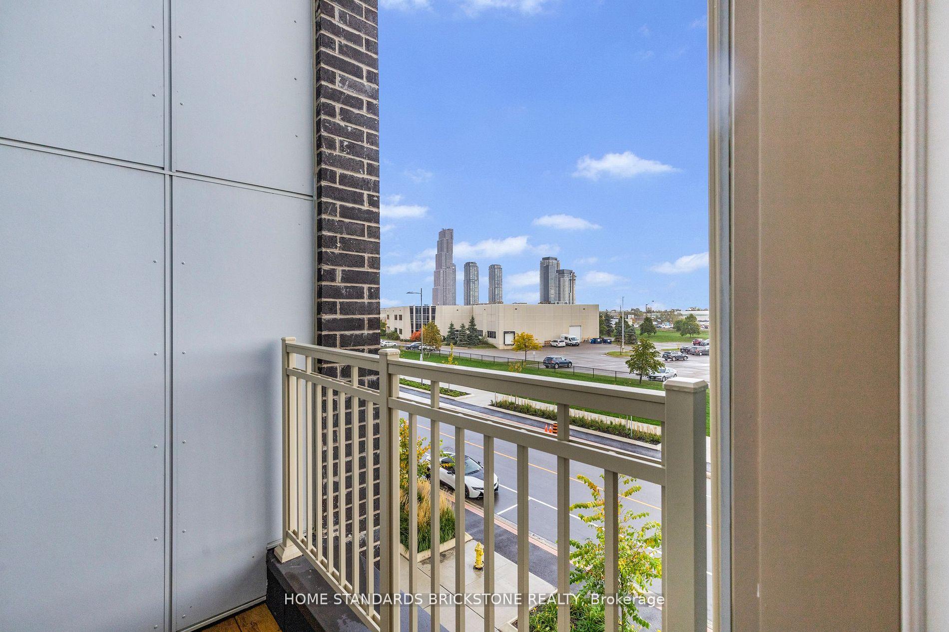 Photo 30 of Unit 366, 90 Honeycrisp Crescent, Vaughan, Vaughan Corporate Centre — HOMEH