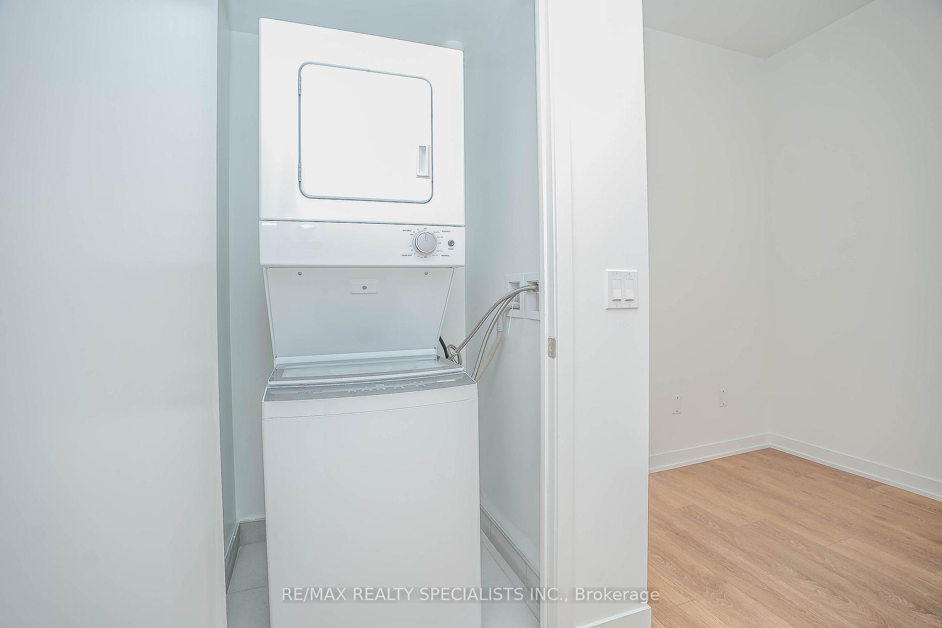 Photo 4 of Unit 1622, 498 Caldari Road, Vaughan, Concord — HOMEH