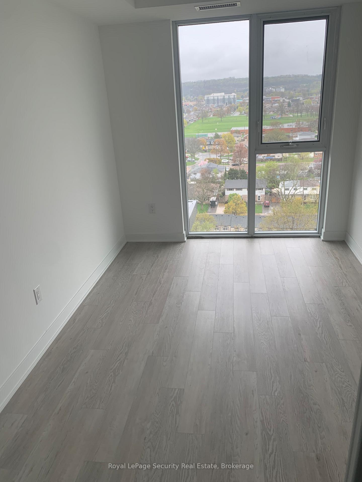 Photo 4 of Unit 1204, 2782 Barton Street E, Hamilton, Riverdale — HOMEH