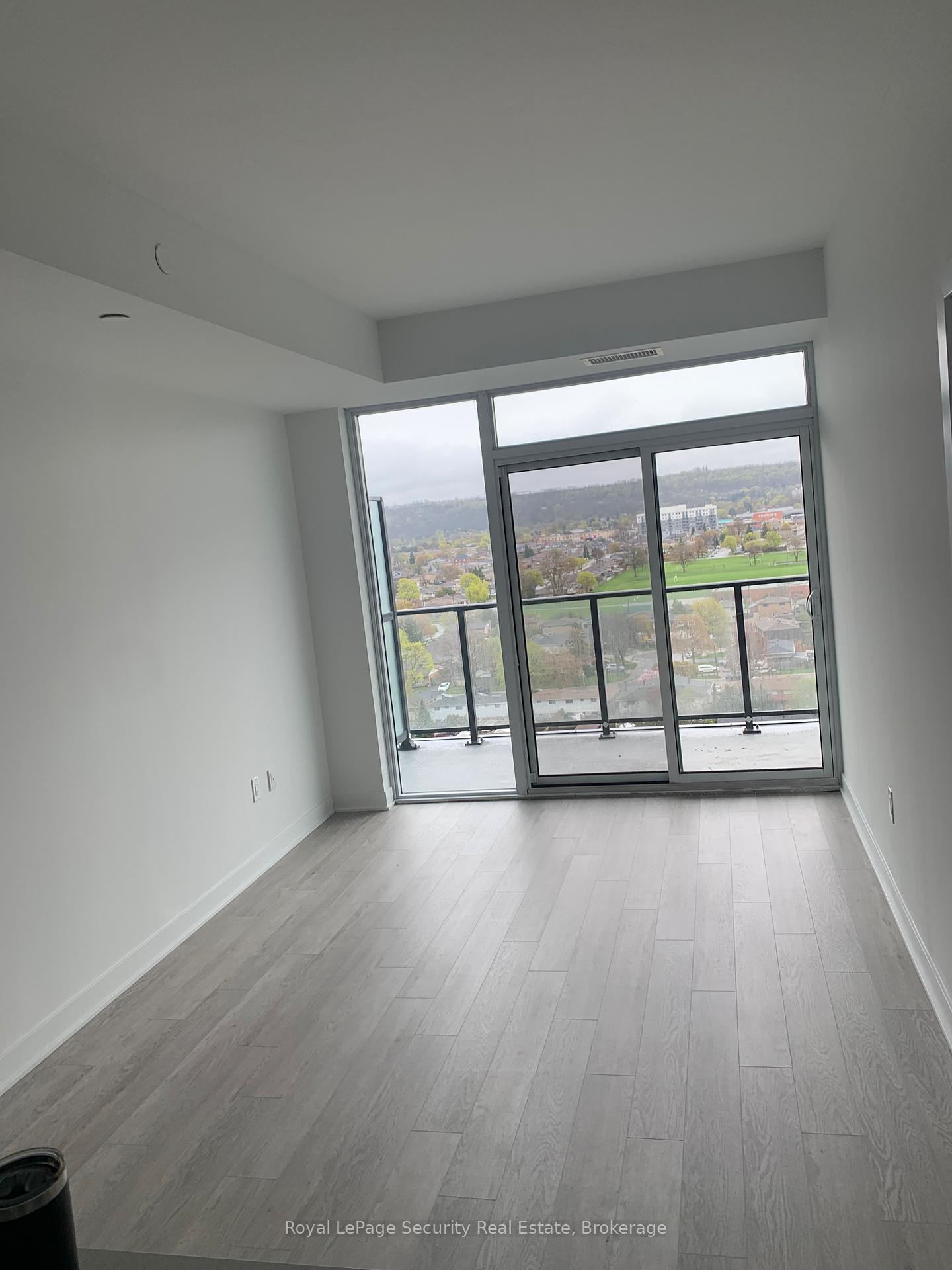Photo 5 of Unit 1204, 2782 Barton Street E, Hamilton, Riverdale — HOMEH