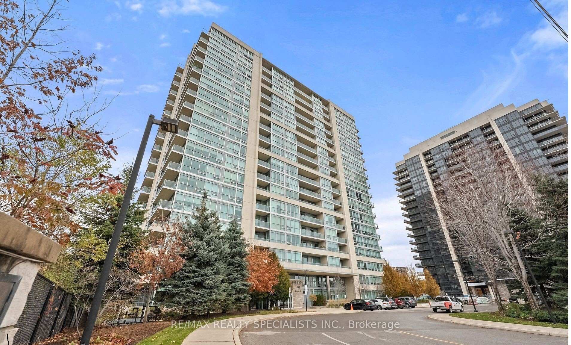 Photo 1 of Unit 603, 1035 Southdown Road, Mississauga, Clarkson — HOMEH
