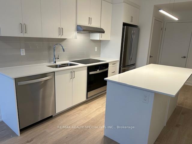 Photo 3 of Unit 603, 1035 Southdown Road, Mississauga, Clarkson — HOMEH