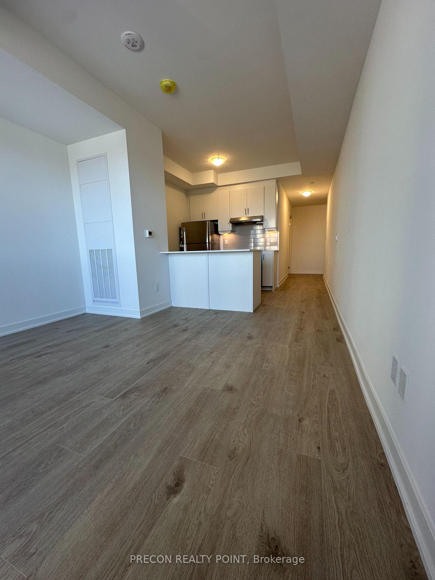 Photo 5 of Unit 414, 1035 Southdown Road, Mississauga, Clarkson — HOMEH