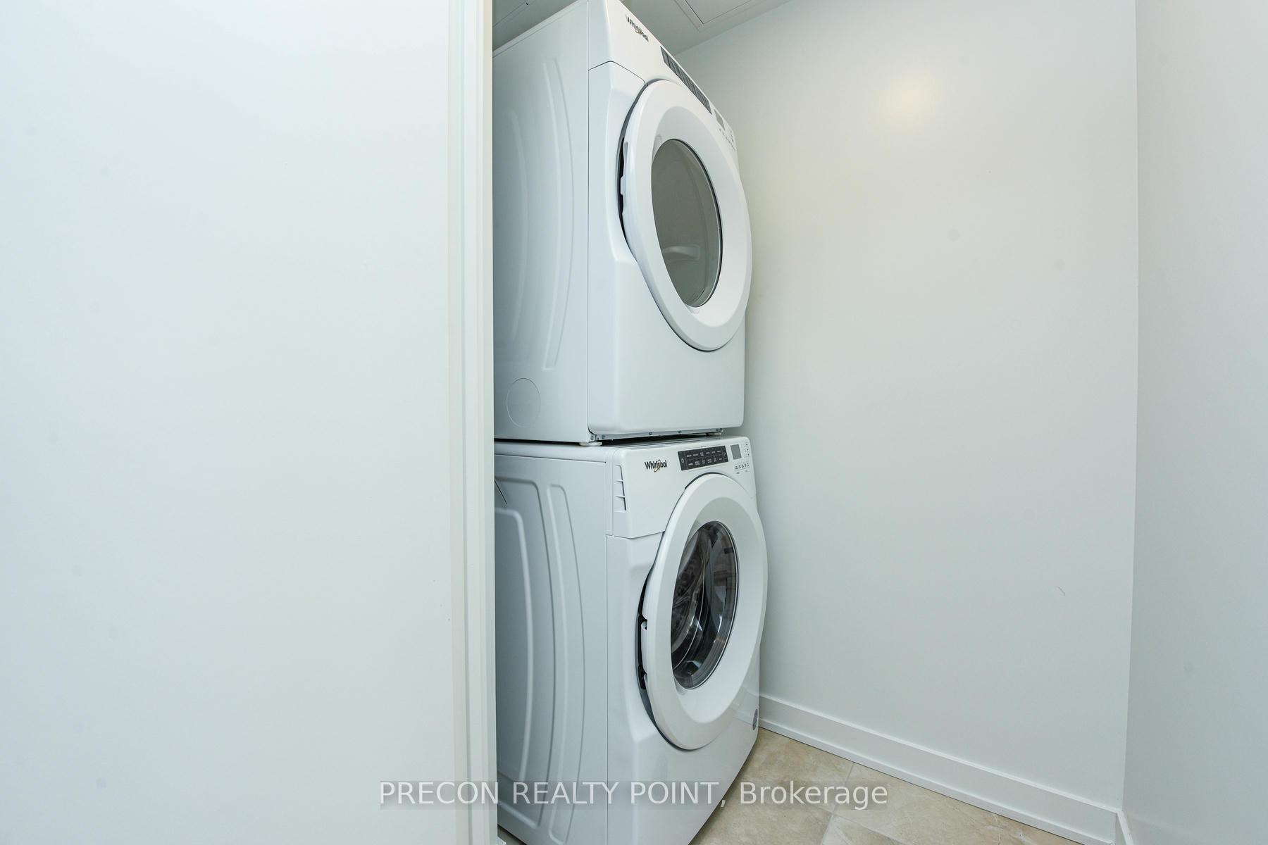 Photo 2 of Unit 414, 1035 Southdown Road, Mississauga, Clarkson — HOMEH