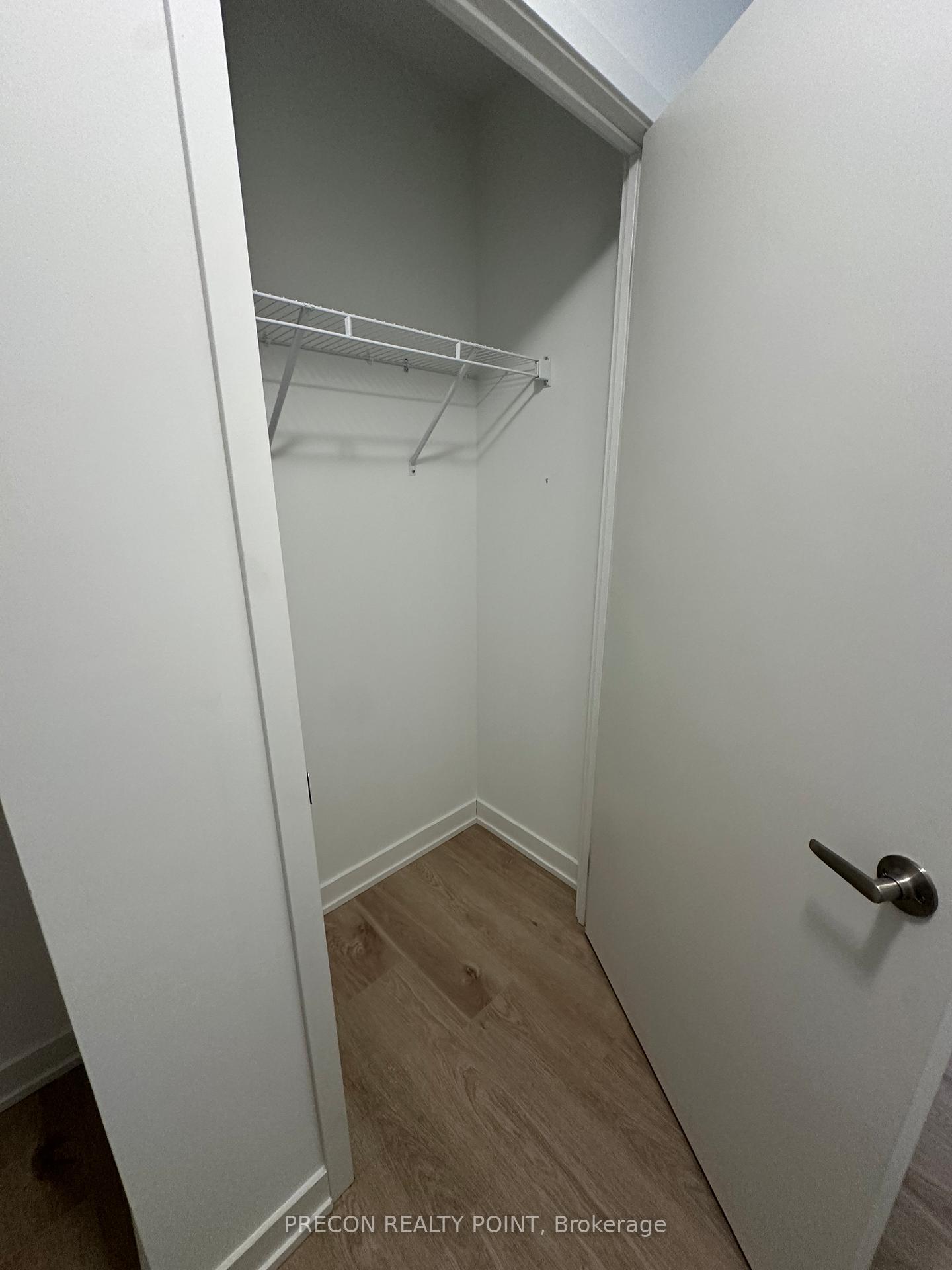 Photo 6 of Unit 414, 1035 Southdown Road, Mississauga, Clarkson — HOMEH