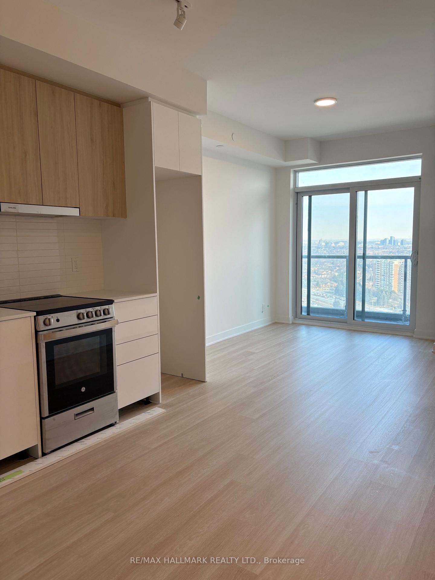 Photo 21 of Unit B-2510, 50 Upper Mall Way, Vaughan, Brownridge — HOMEH