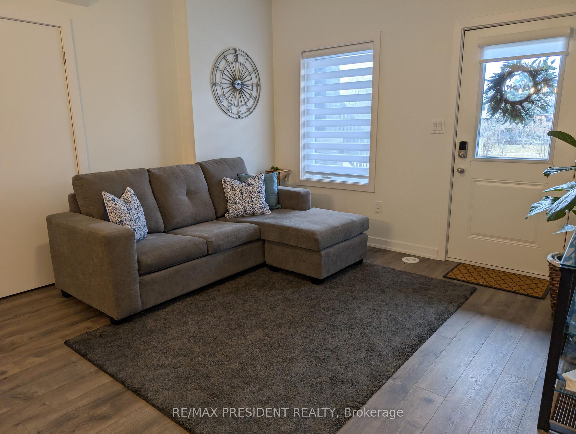 Photo 13 of Unit 14, 590 North Service Road, Hamilton, Stoney Creek — HOMEH