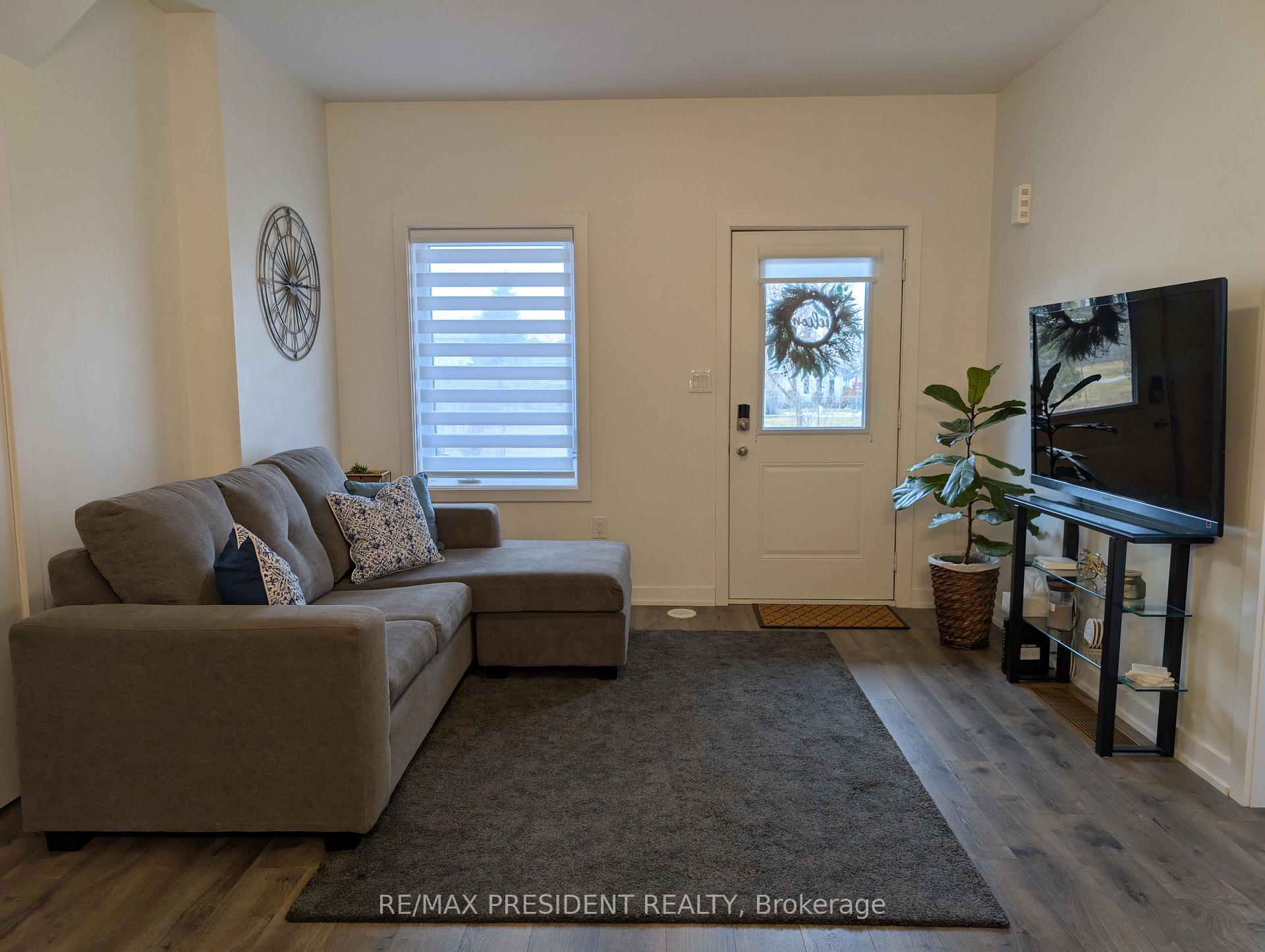 Photo 7 of Unit 14, 590 North Service Road, Hamilton, Stoney Creek — HOMEH