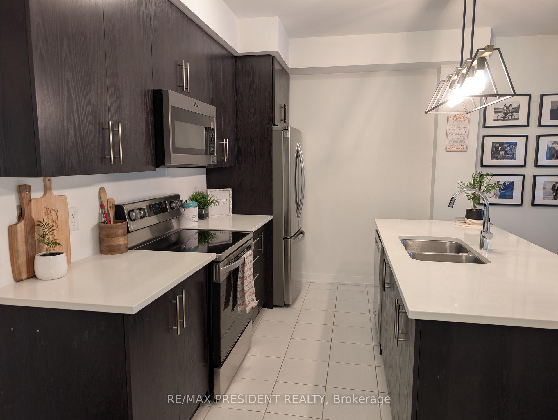 Photo 23 of Unit 14, 590 North Service Road, Hamilton, Stoney Creek — HOMEH