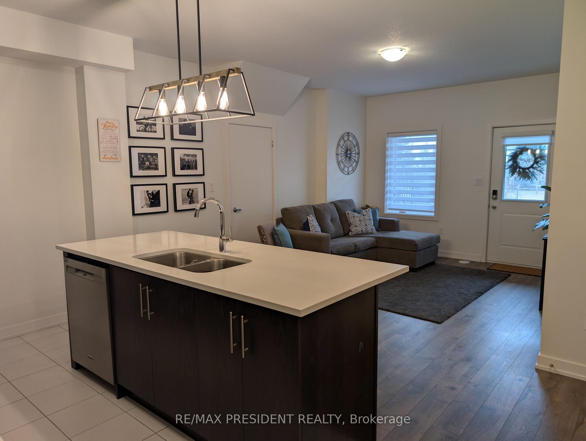 Photo 28 of Unit 14, 590 North Service Road, Hamilton, Stoney Creek — HOMEH