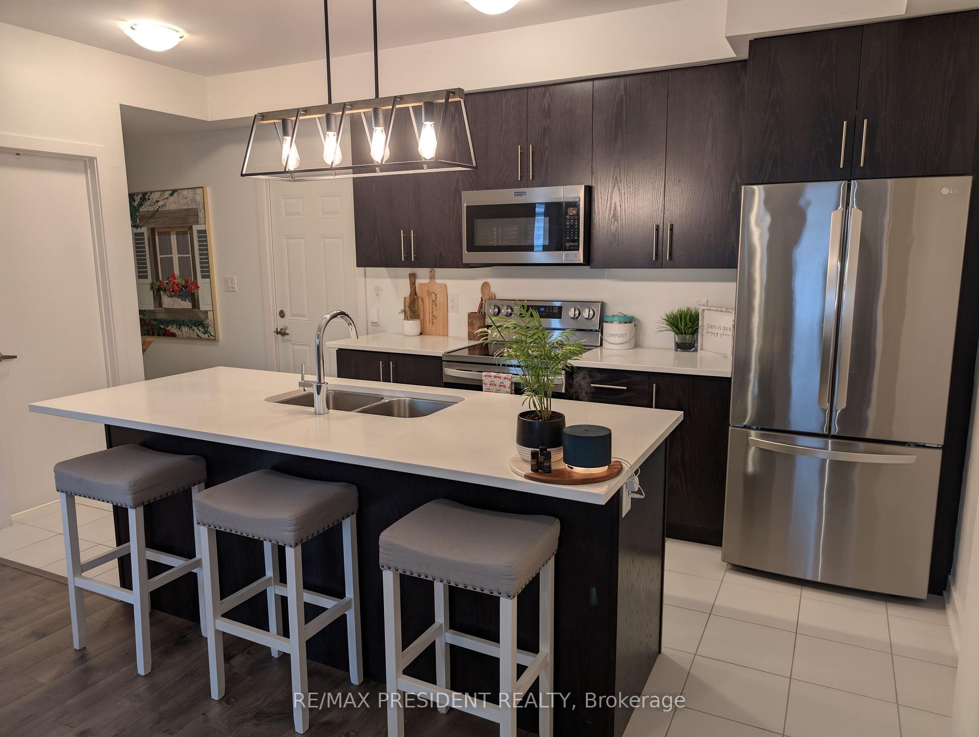 Photo 16 of Unit 14, 590 North Service Road, Hamilton, Stoney Creek — HOMEH