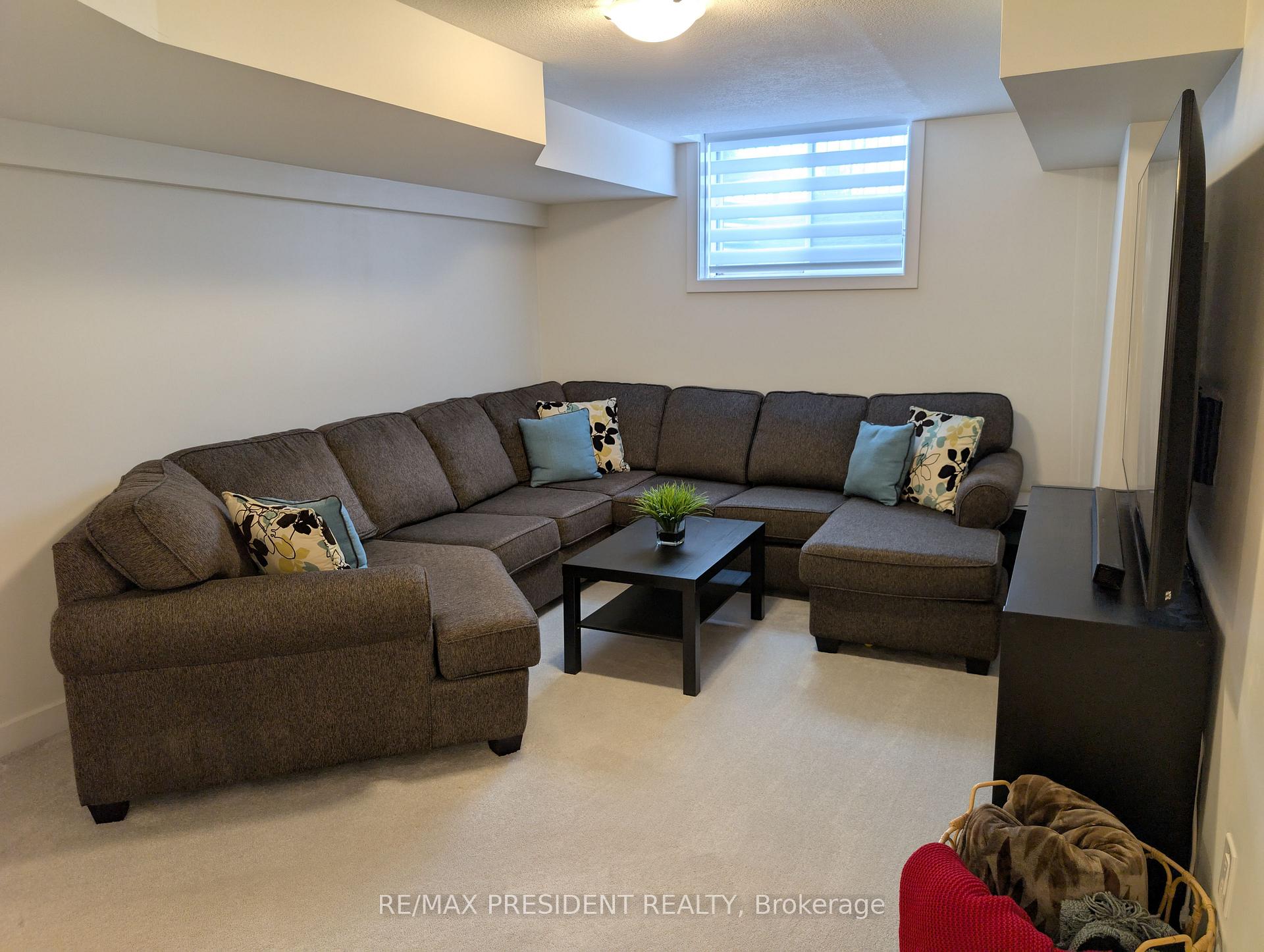 Photo 26 of Unit 14, 590 North Service Road, Hamilton, Stoney Creek — HOMEH