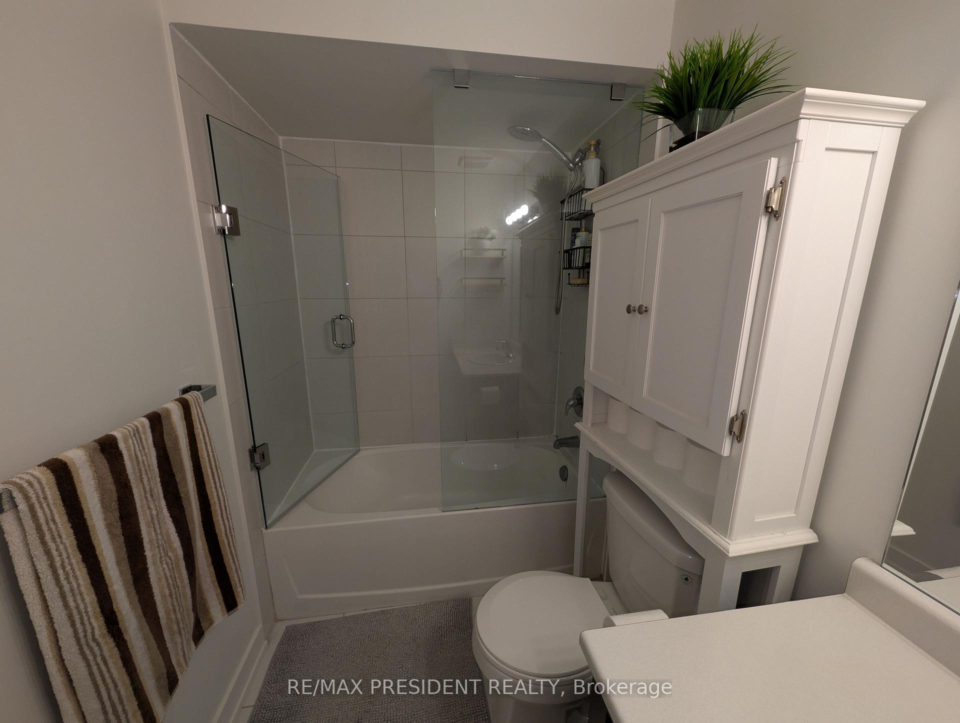 Photo 22 of Unit 14, 590 North Service Road, Hamilton, Stoney Creek — HOMEH